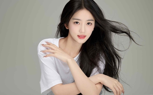长发 白衣服漂亮美女潘敏桌面壁纸-奈落语