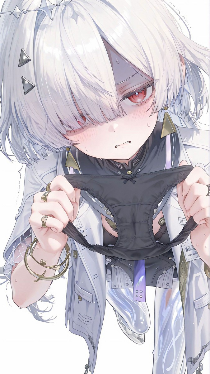 红瞳银发少女害羞展示黑色贴身物