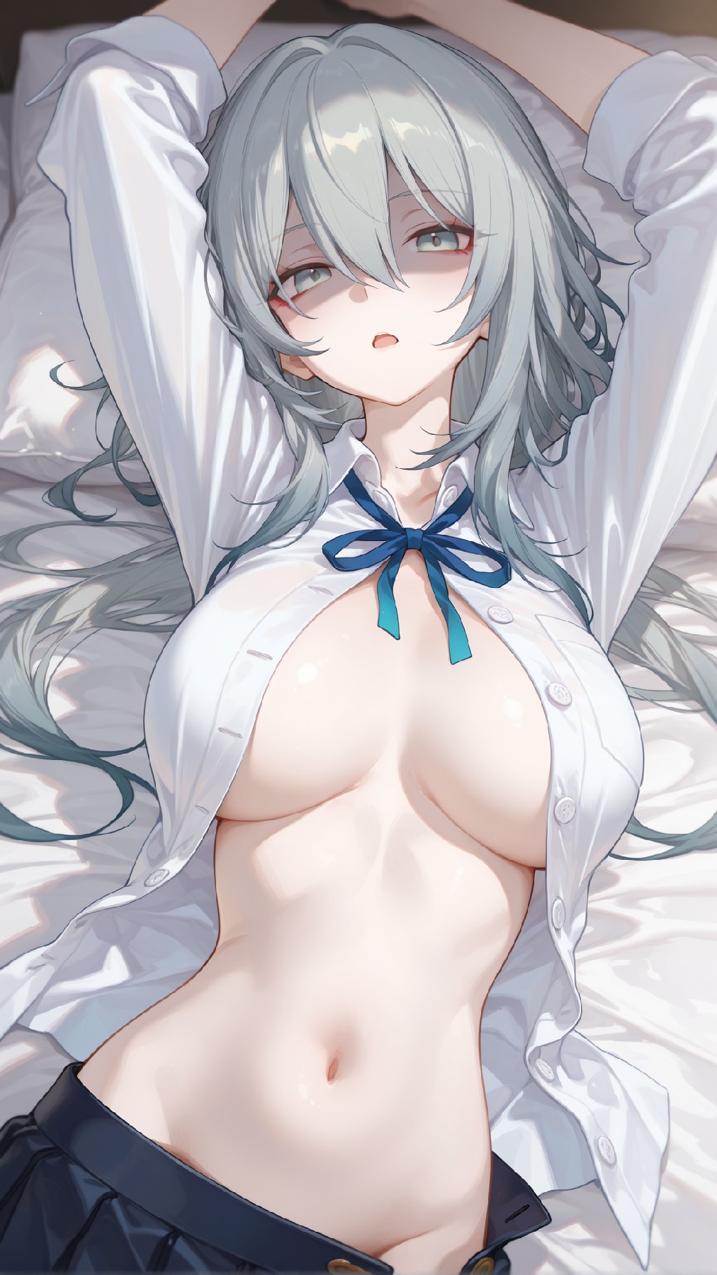 二次元美少女的性感白衬衫居家造型