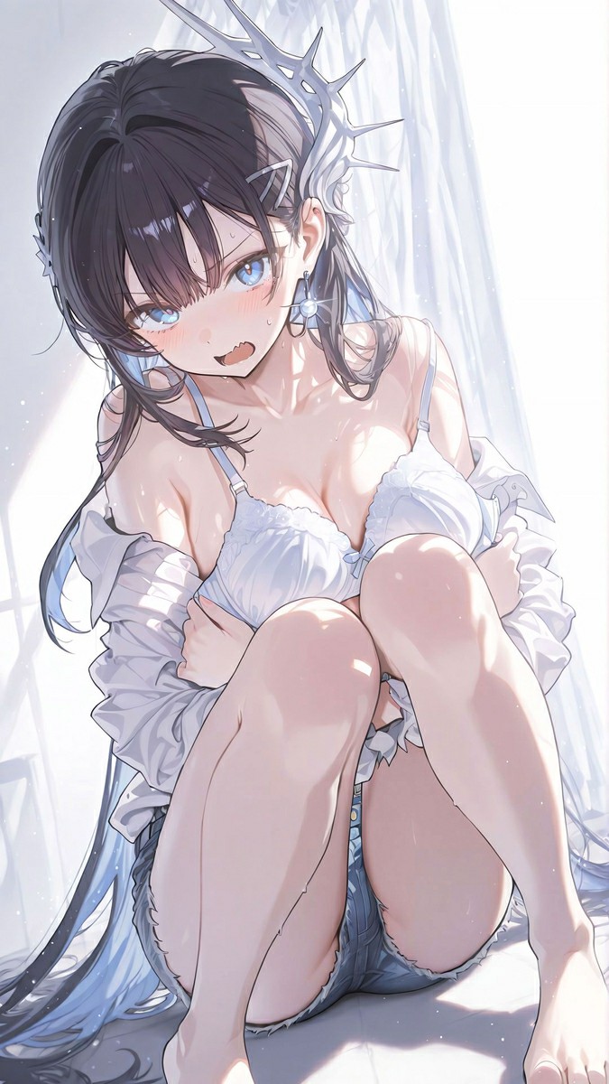 清冷蓝眸少女抱膝蜷缩，怯意模样直击心房