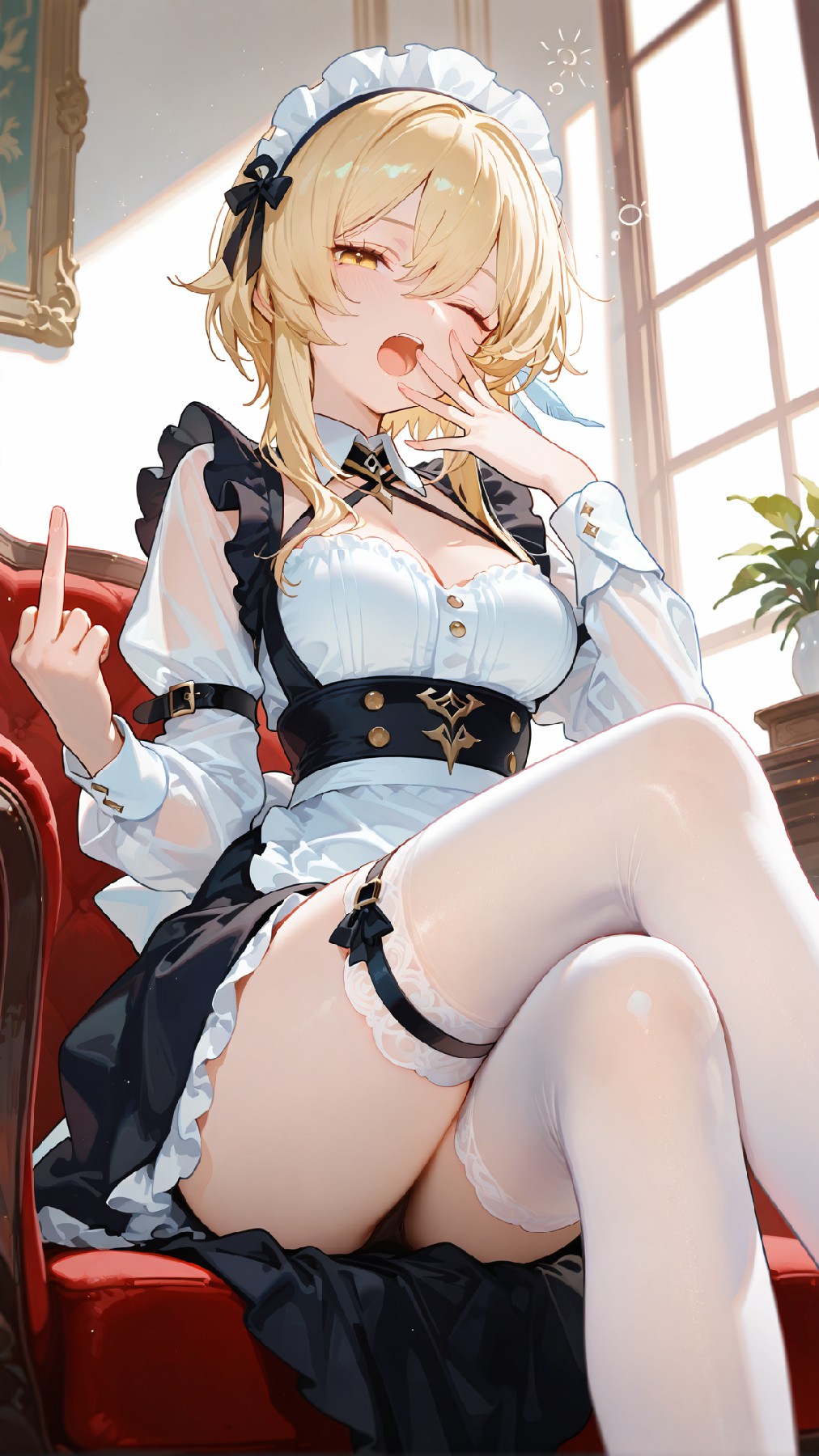 金发女仆荧慵懒打哈欠，娇憨软萌模样超治愈