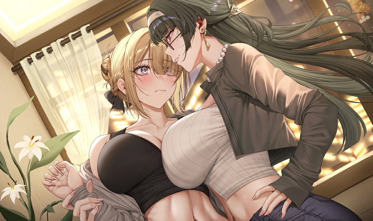 二次元姐妹室内亲密互动的温馨瞬间