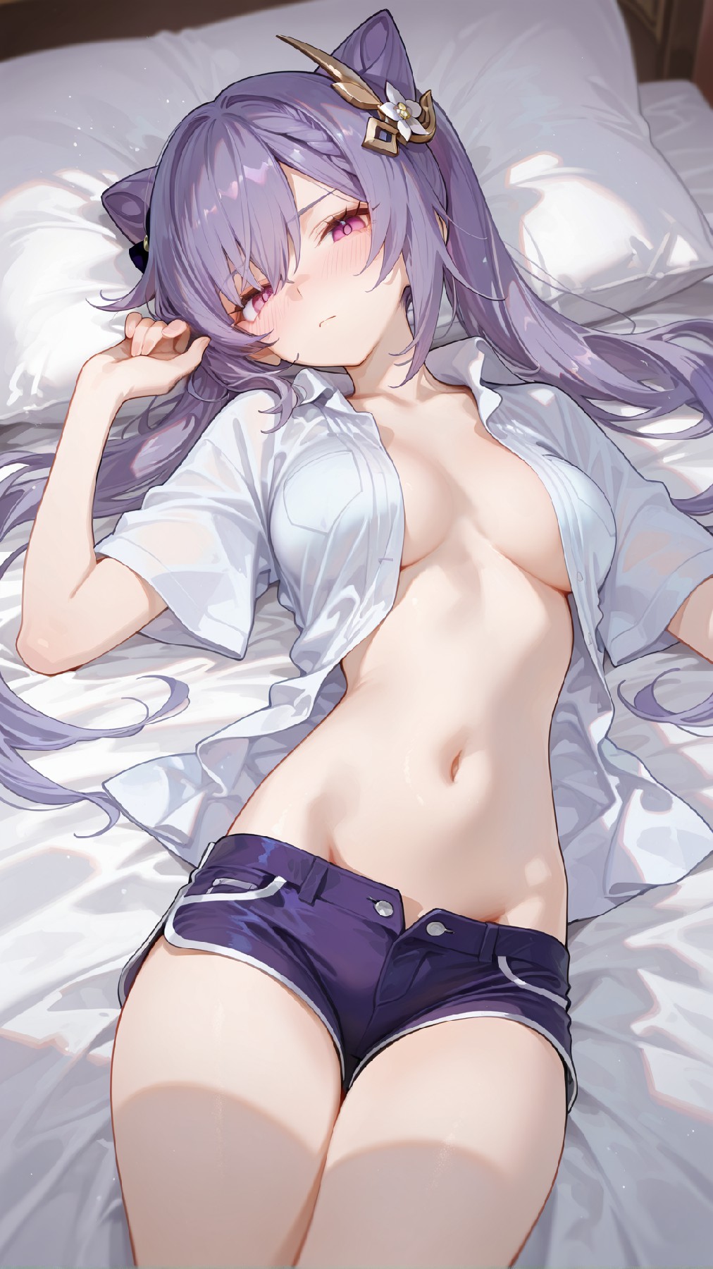 紫发猫耳少女的慵懒床照氛围感