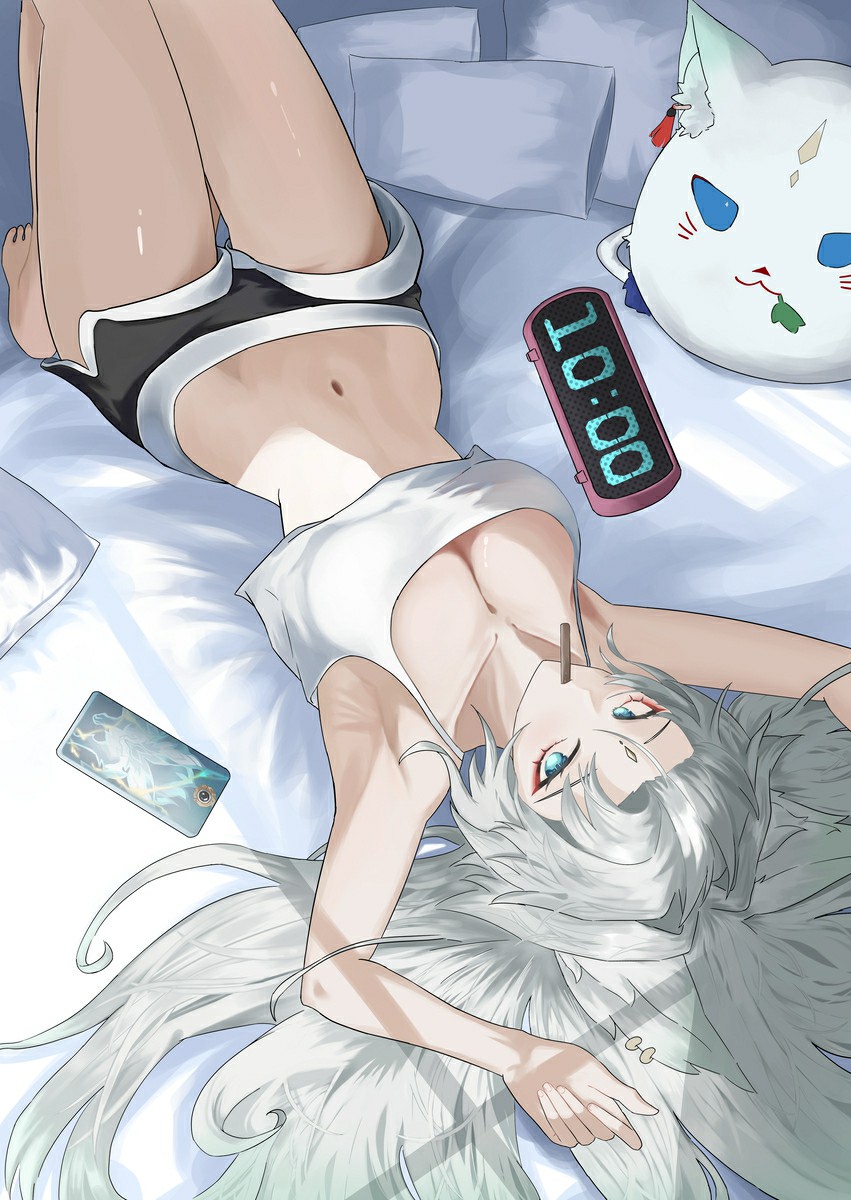 慵懒少女的惬意晨起时光