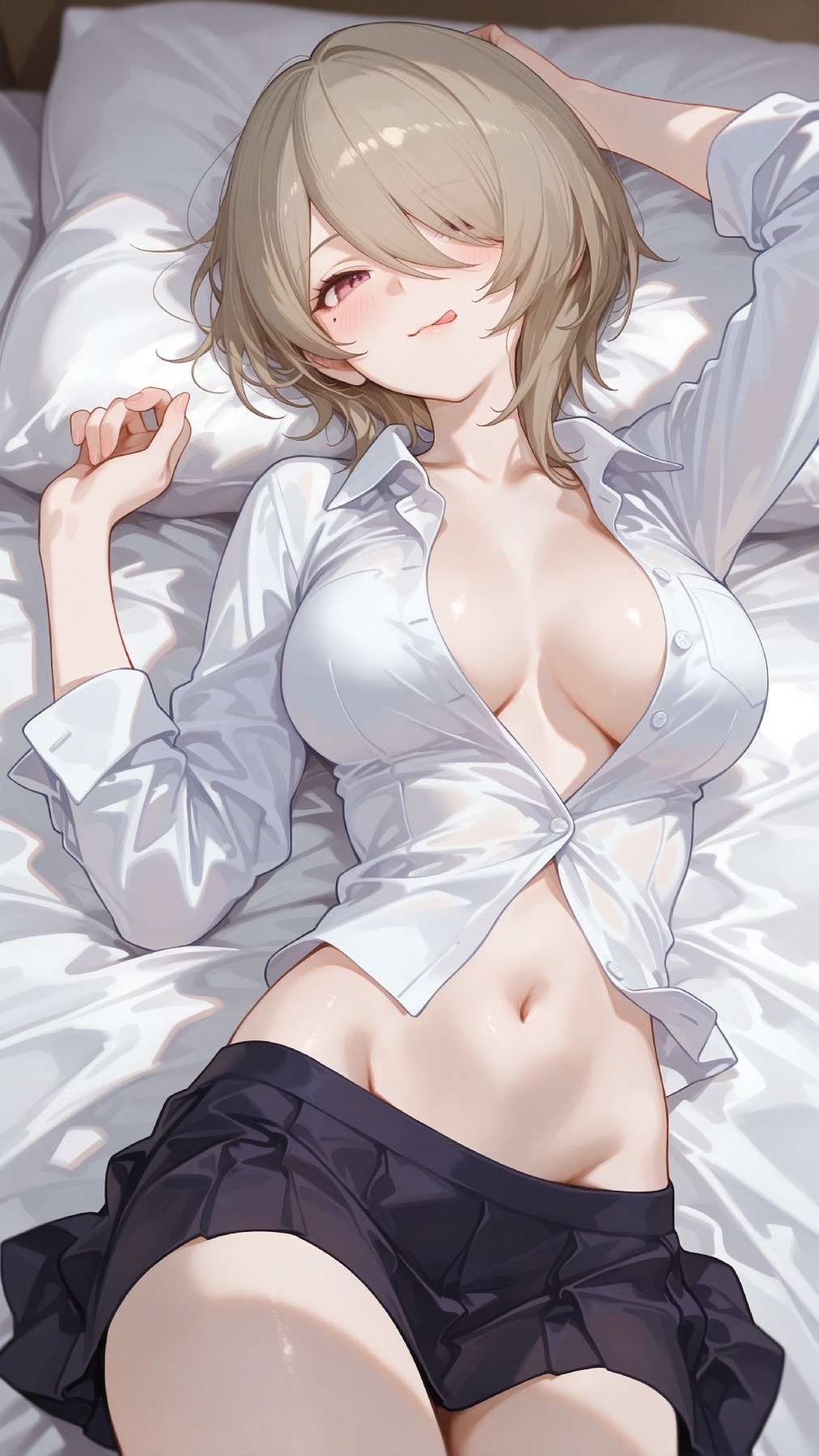 慵懒躺卧的动漫少女，白衬衫氛围感拉满