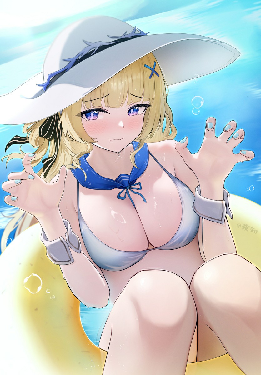 夏日泳池中的清凉美少女