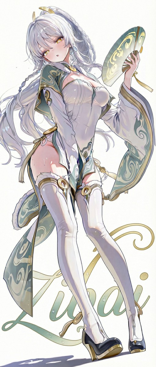 玉质国风银发少女 折扇轻摇尽显清艳灵动