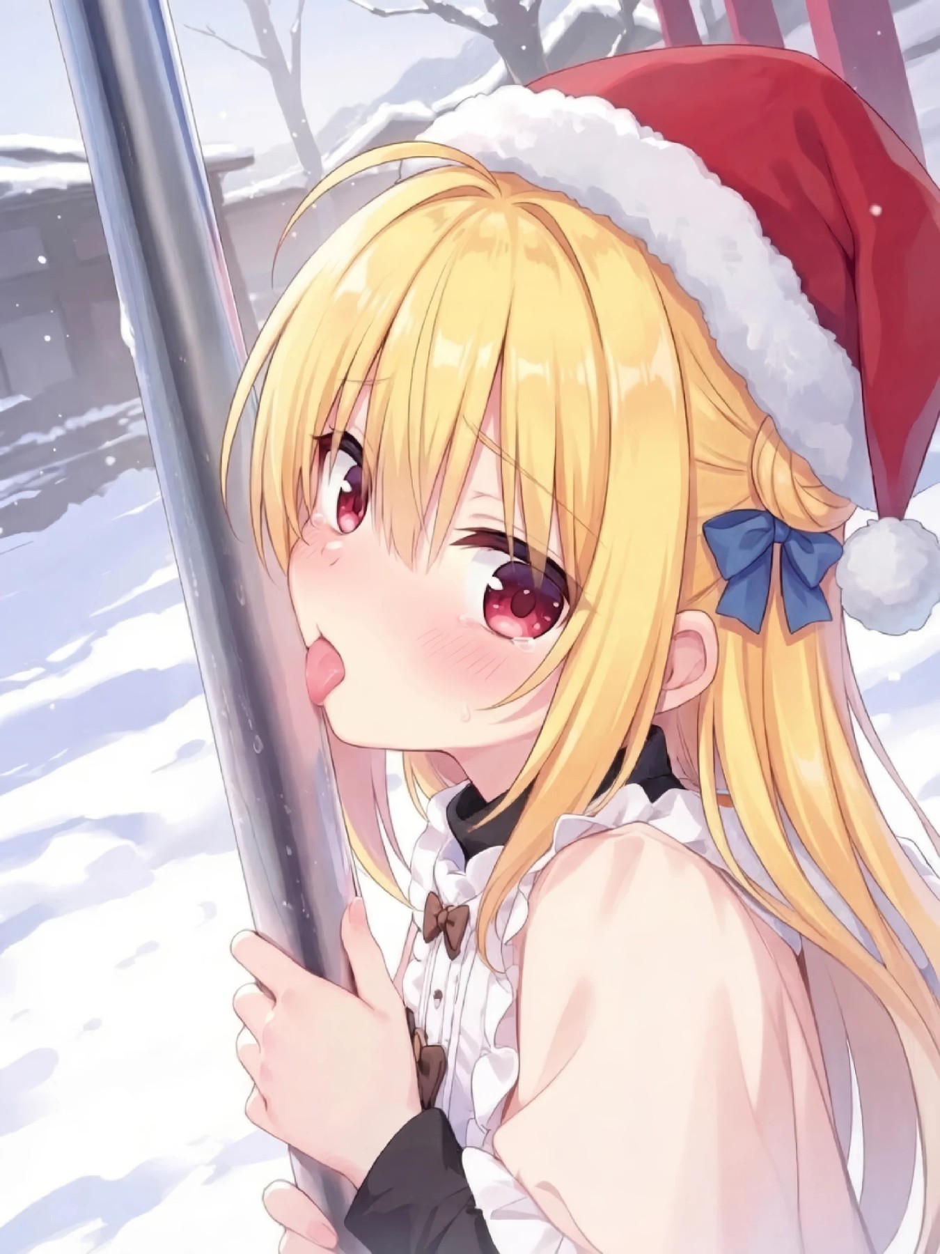 雪地里戴圣诞帽的俏皮美少女