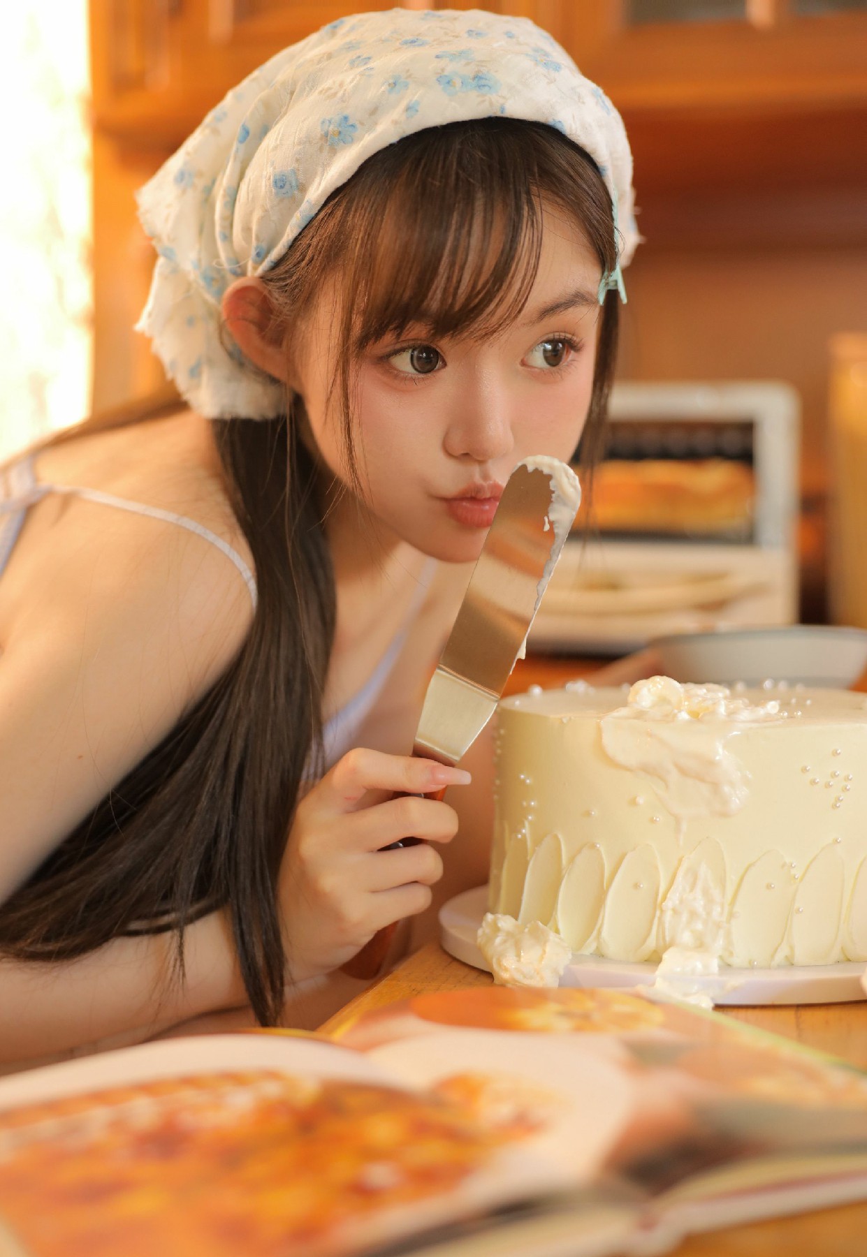 厨房小甜点师的奶油偷吃瞬间