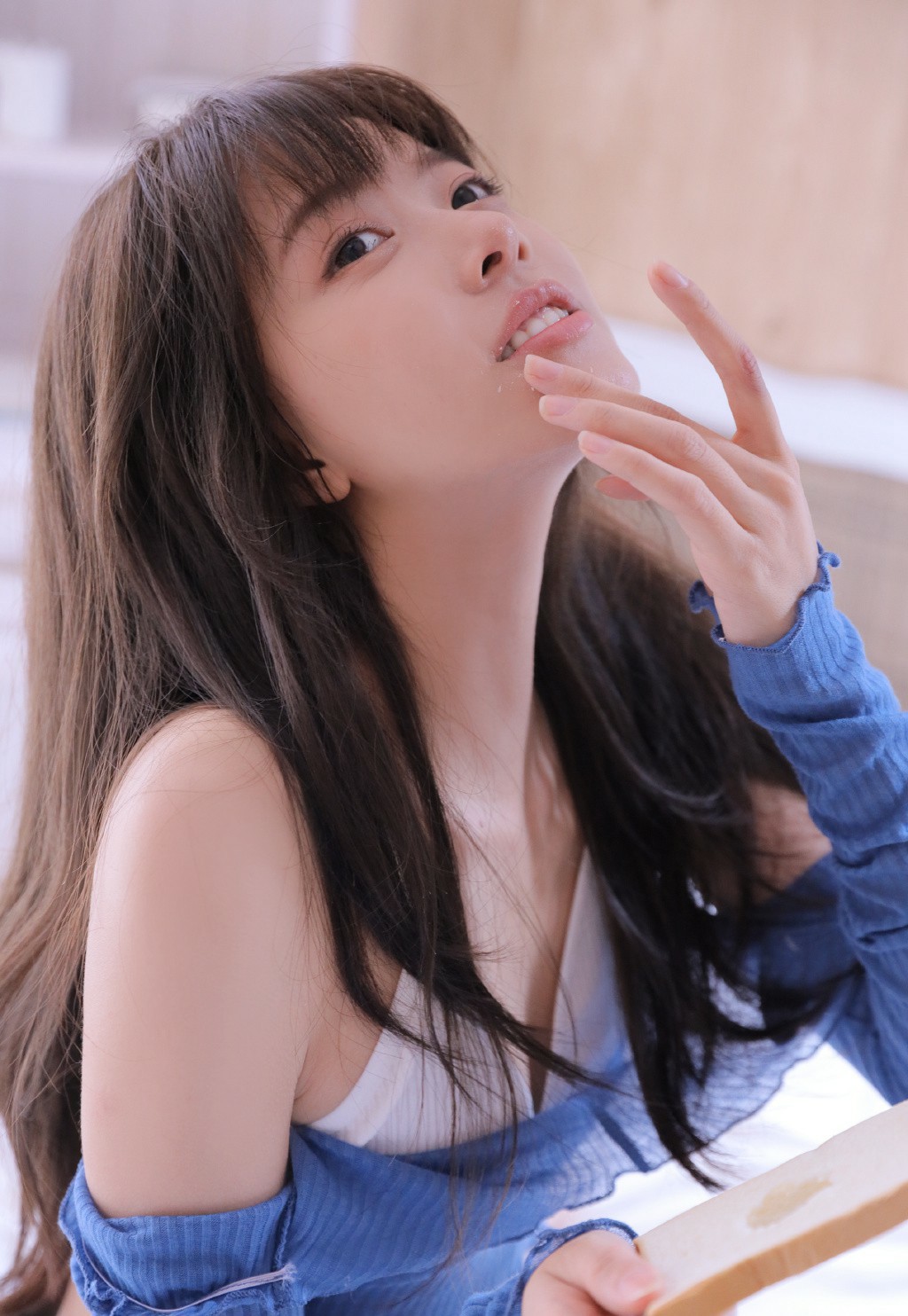 慵懒蓝调时光 少女的温柔小瞬间