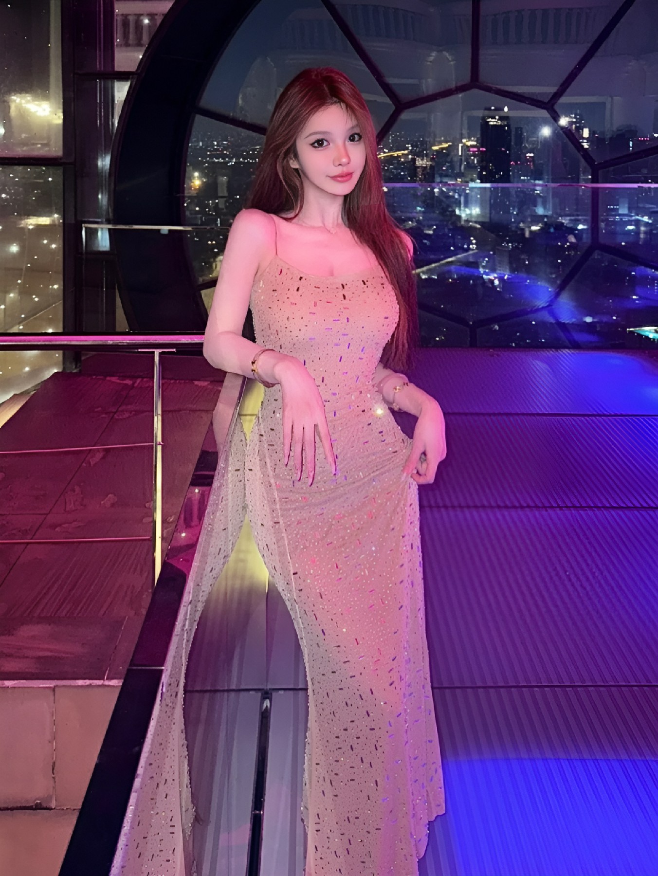 璀璨吊带裙,城市夜景下的闪耀