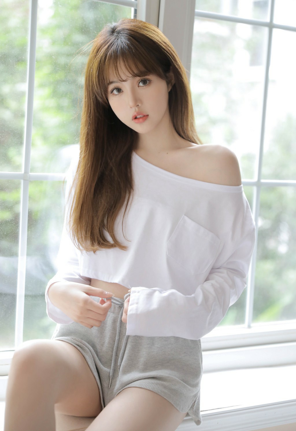 窗边慵懒甜妹穿搭|清新夏日look