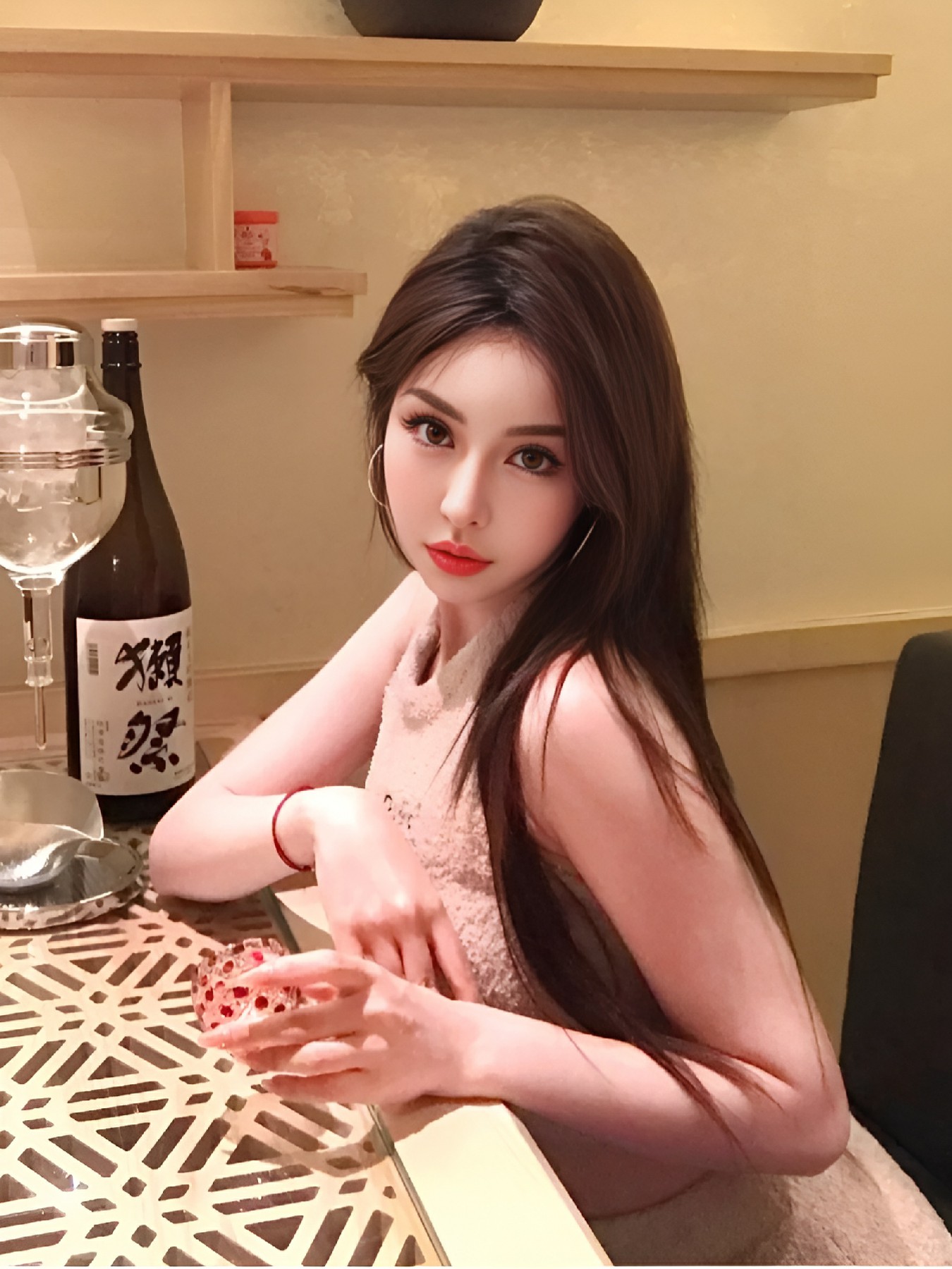 居酒屋微醺时光，氛围感精致女孩上线