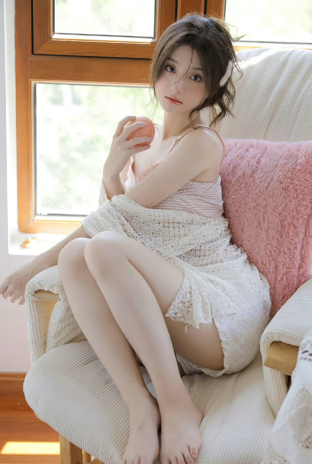 窗边暖阳少女随拍 清甜松弛的居家日常时刻