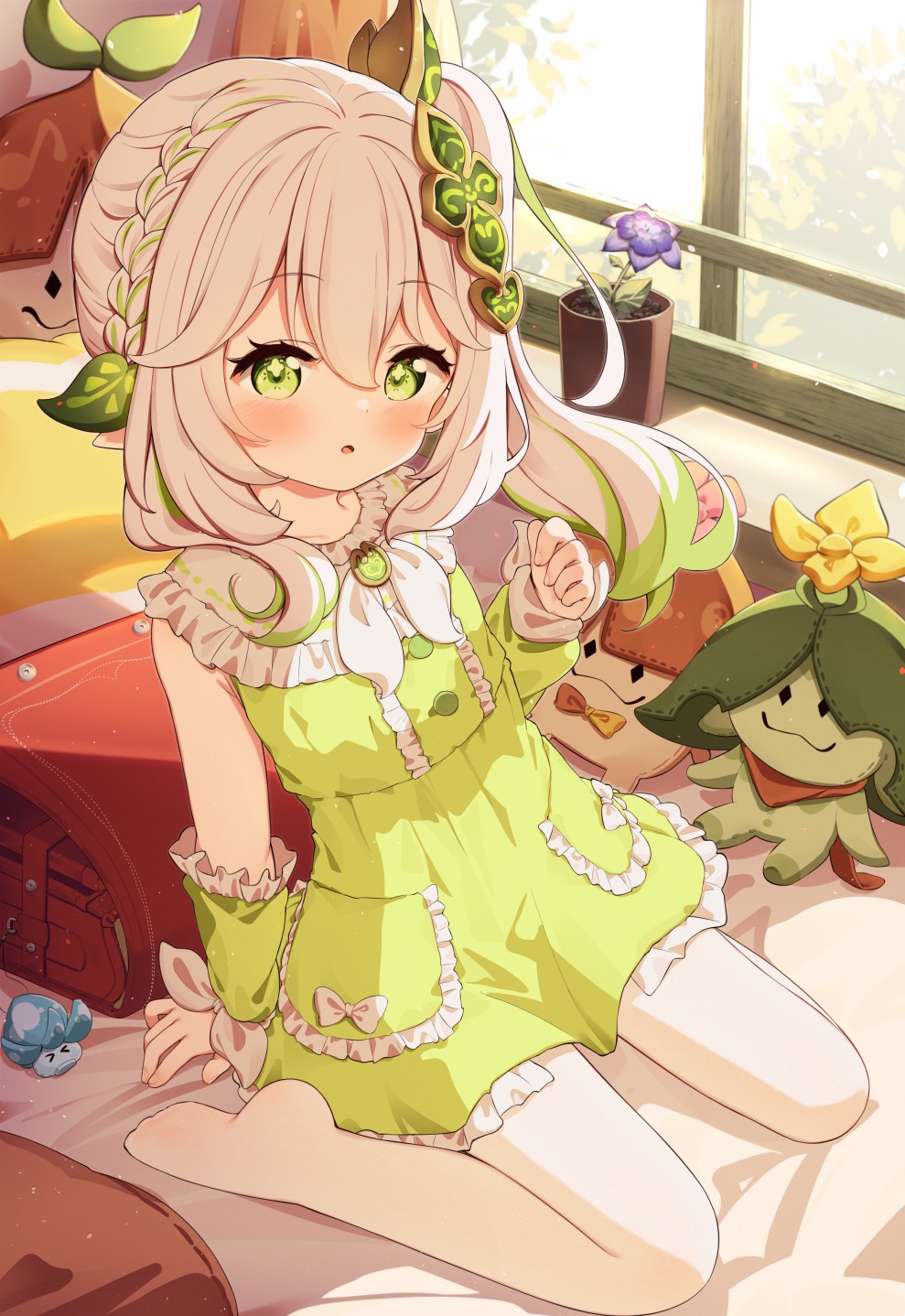 超萌绿衣少女与玩偶的温馨日常