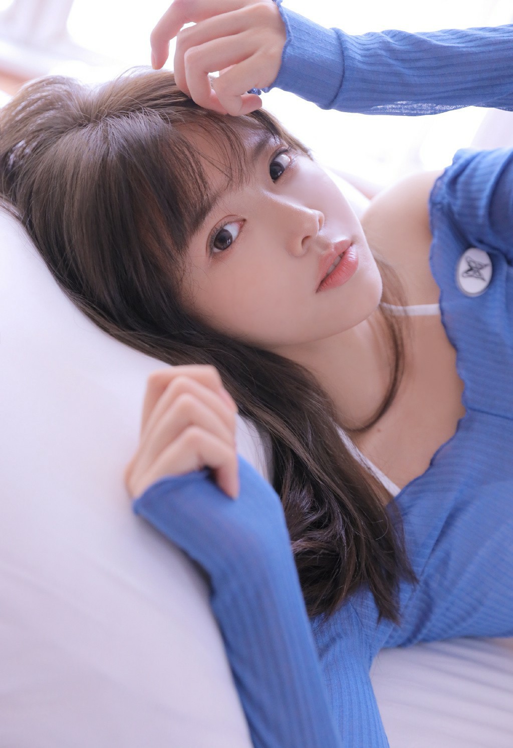 暖阳窗边少女居家慵懒清新氛围感写真