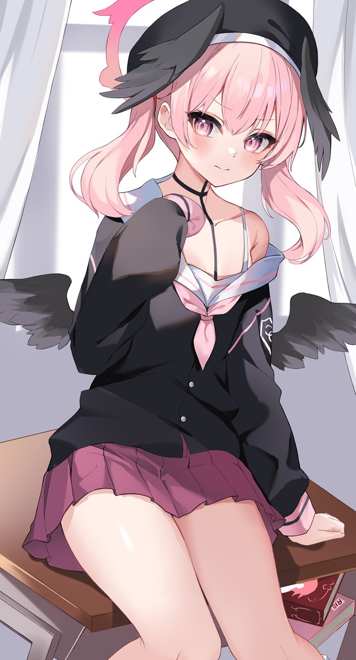 蔚蓝档案下江小春 害羞端坐的软萌黑翼少女