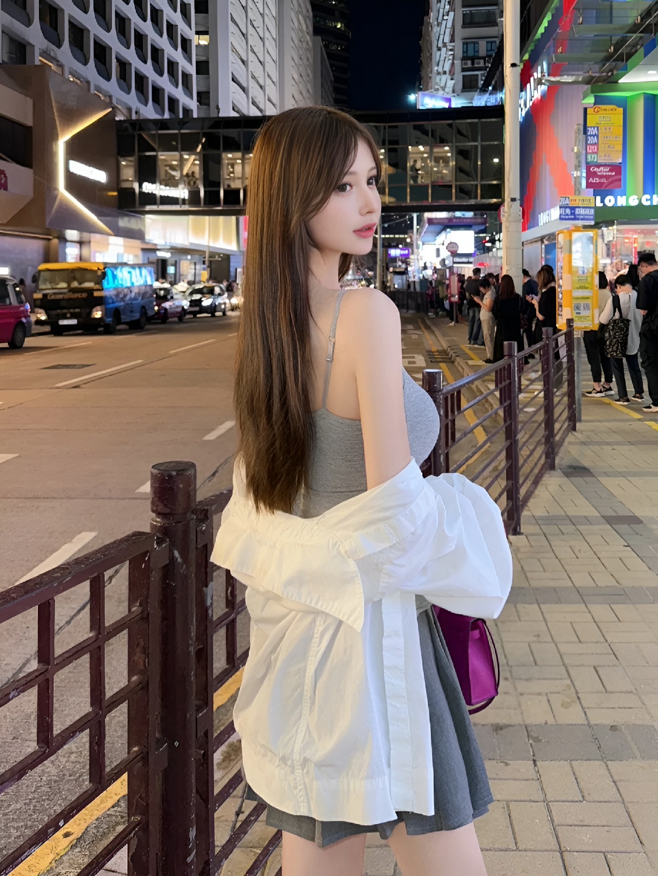 都市街头的随性时尚瞬间