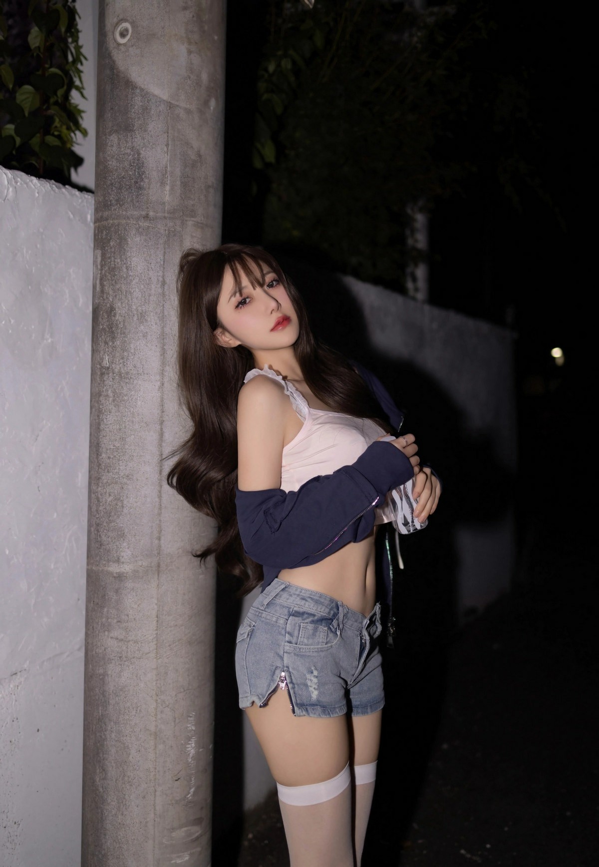 夜景下的甜酷少女穿搭分享