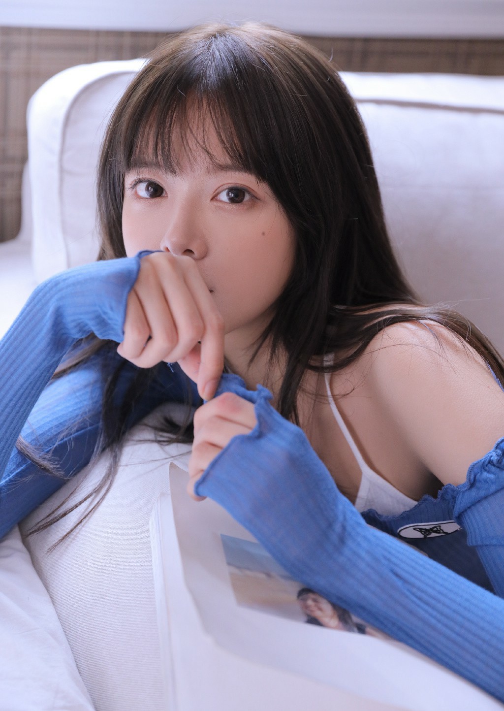 慵懒氛围感美女的居家随拍