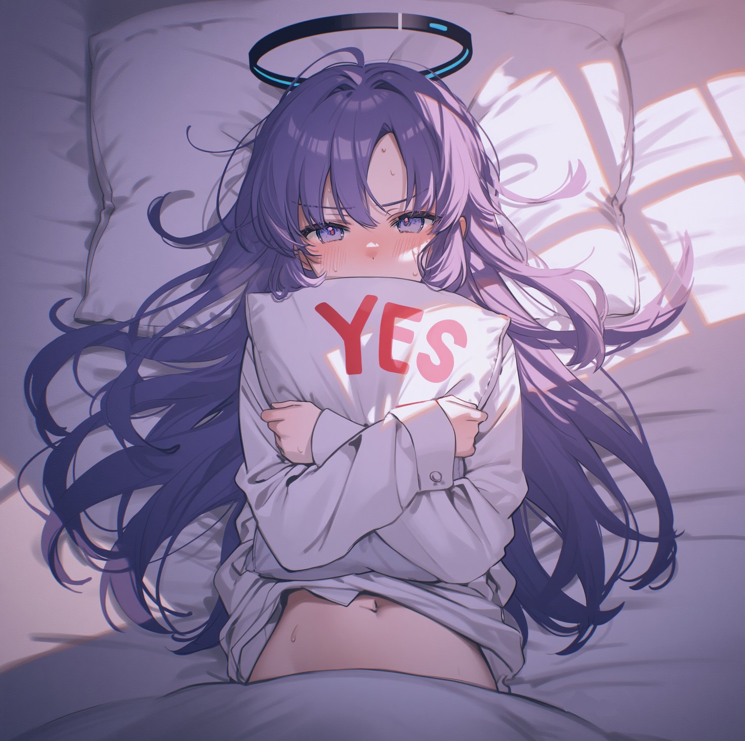 紫发光环少女抱YES枕，羞红脸蛋直戳心巴