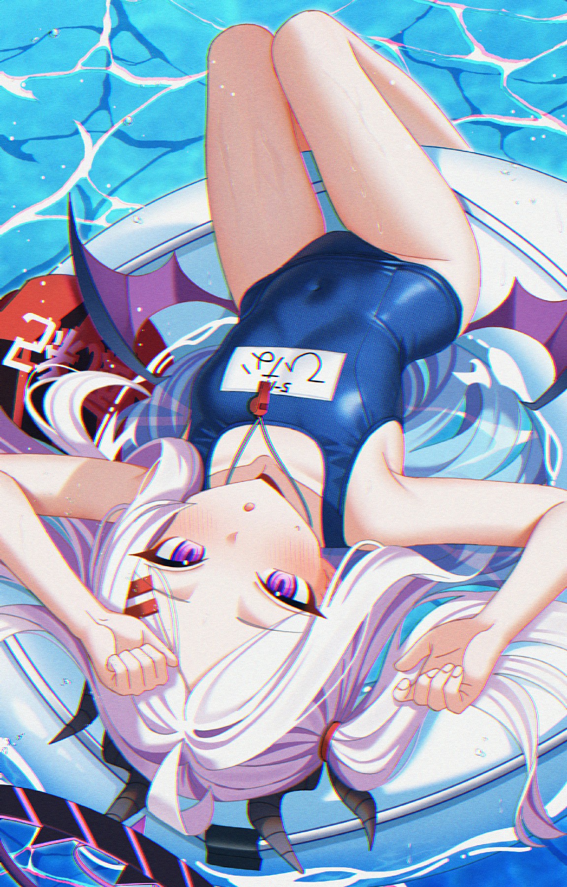 泳池中的恶魔泳装少女，慵懒氛围感直接拉满