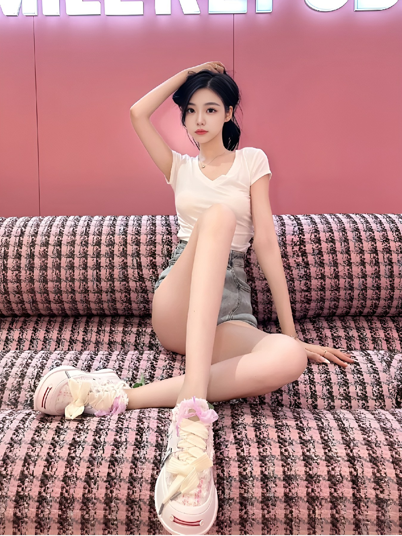 粉系氛围感空间 简约清爽夏日穿搭上线