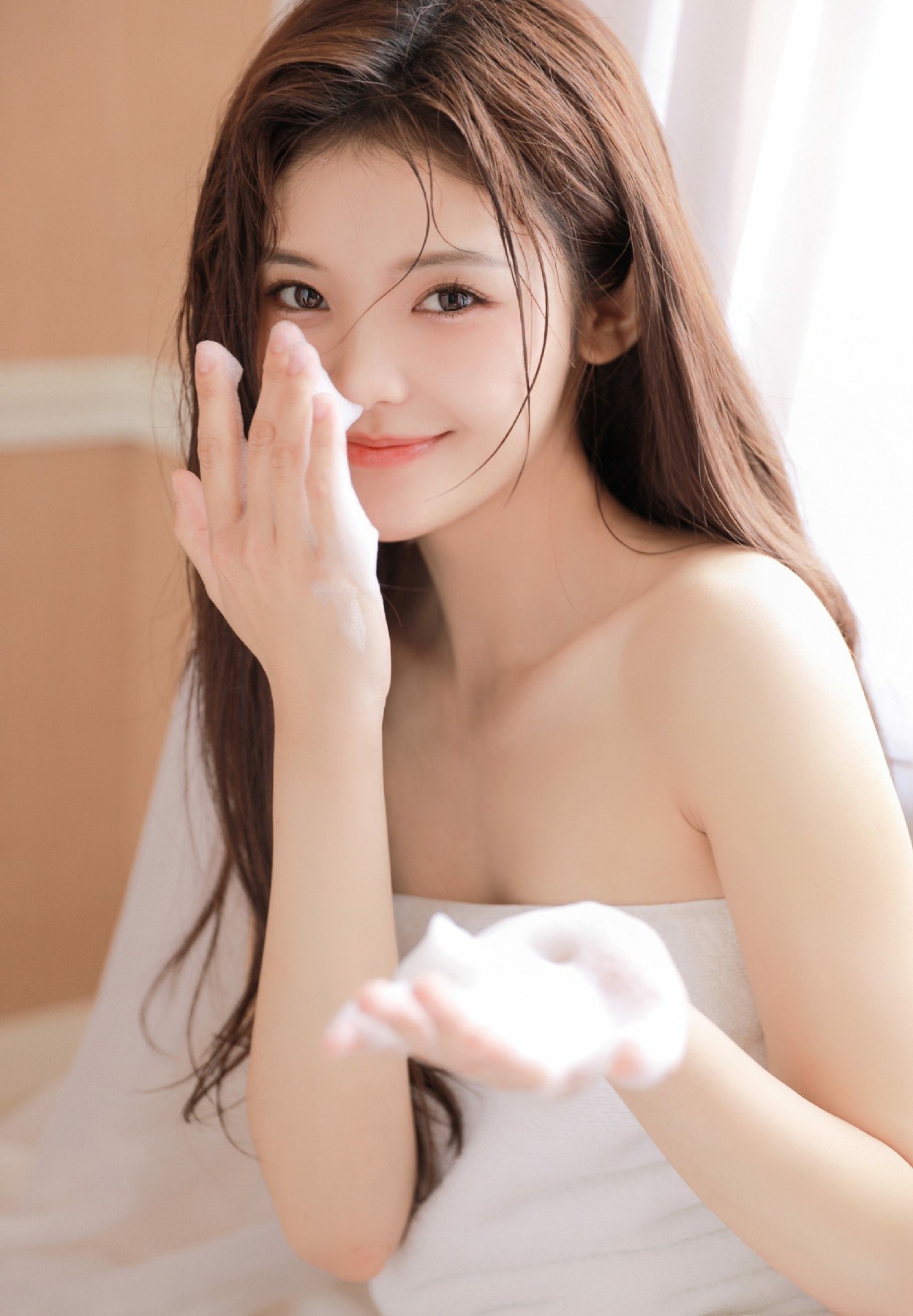 少女洁面护肤日常 氛围感温柔写真