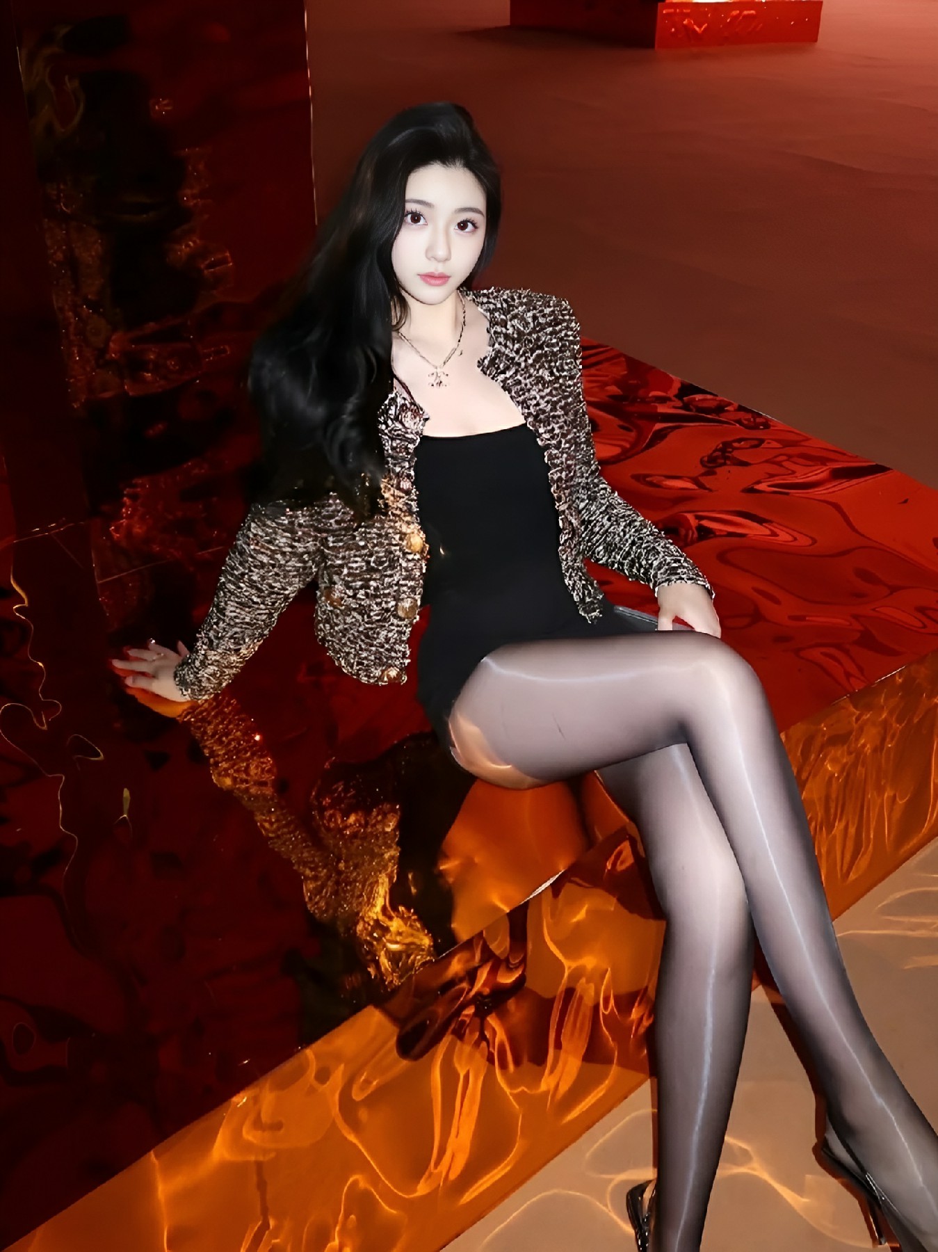 亮片外套配黑丝，氛围感拉满时尚look