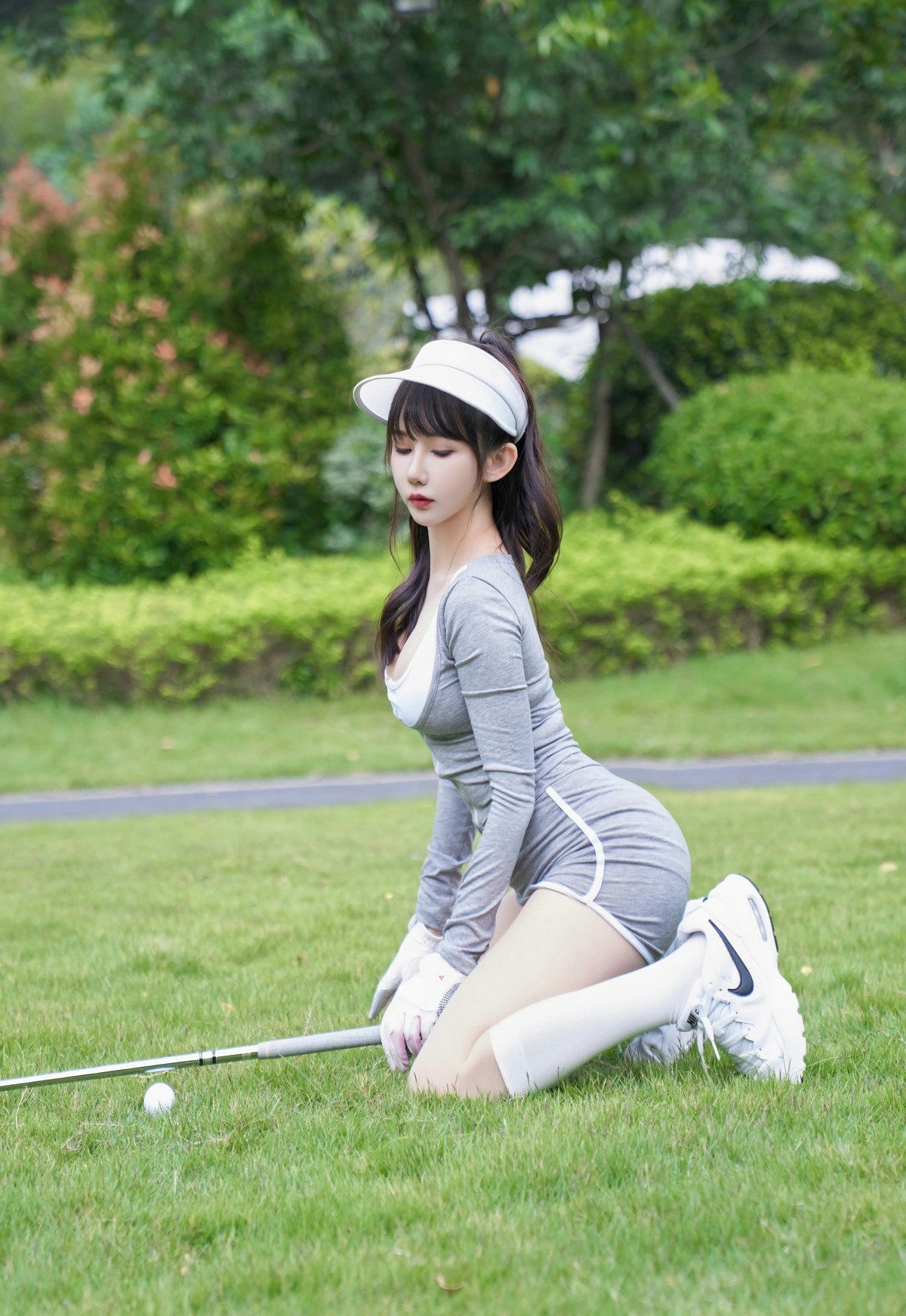 户外草坪的高尔夫甜妹运动风日常打卡