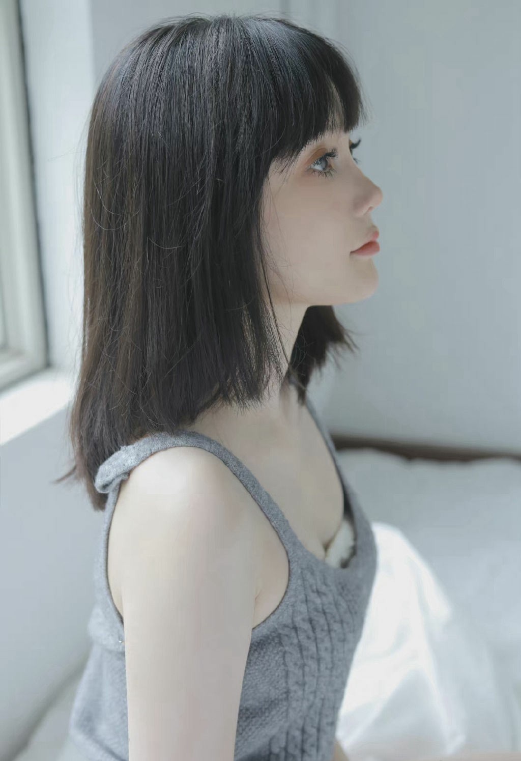 灰色吊带短发 温柔日常氛围感拉满