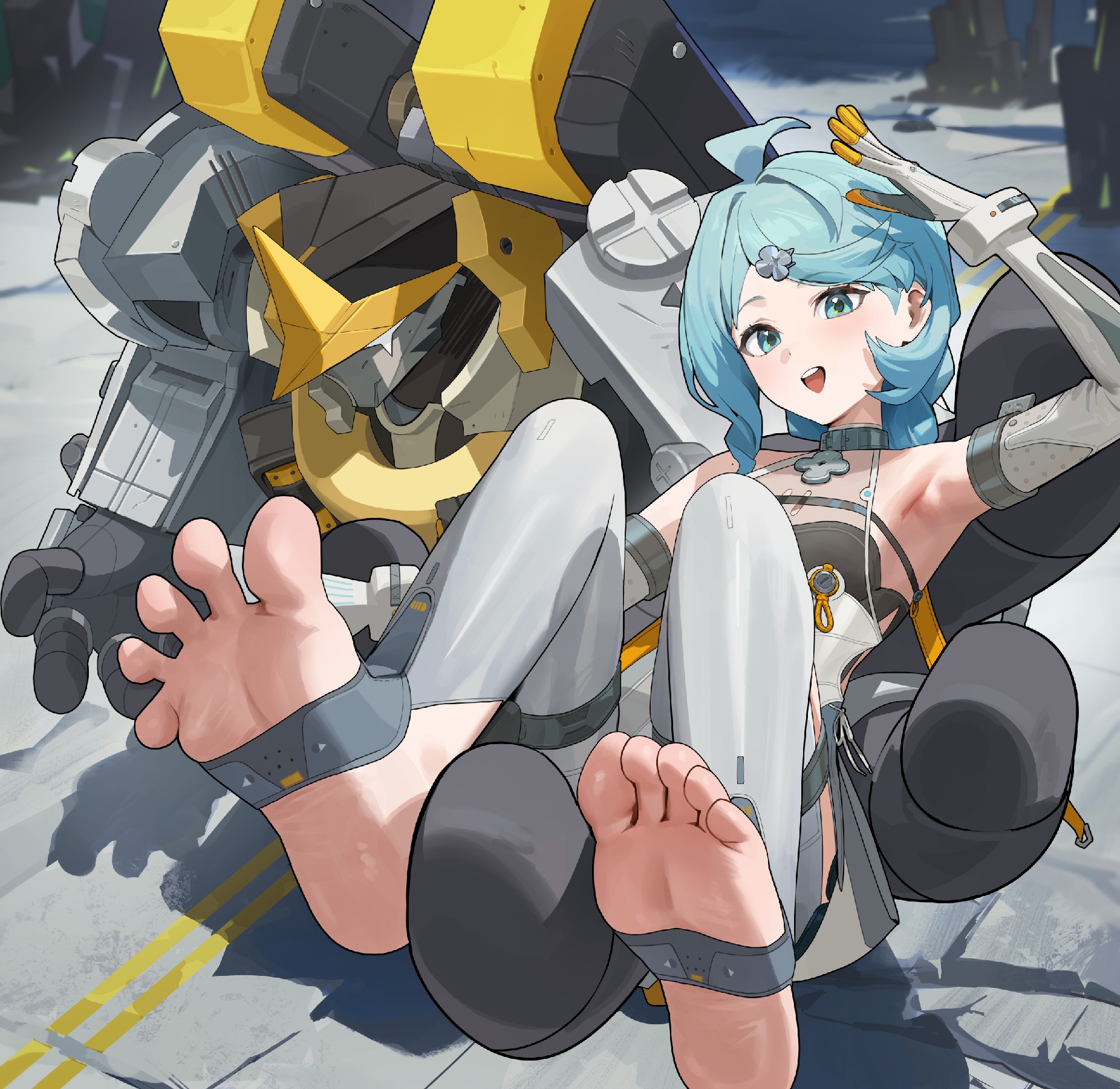 蓝发元气机娘倚靠机甲，尽显飒甜反差感