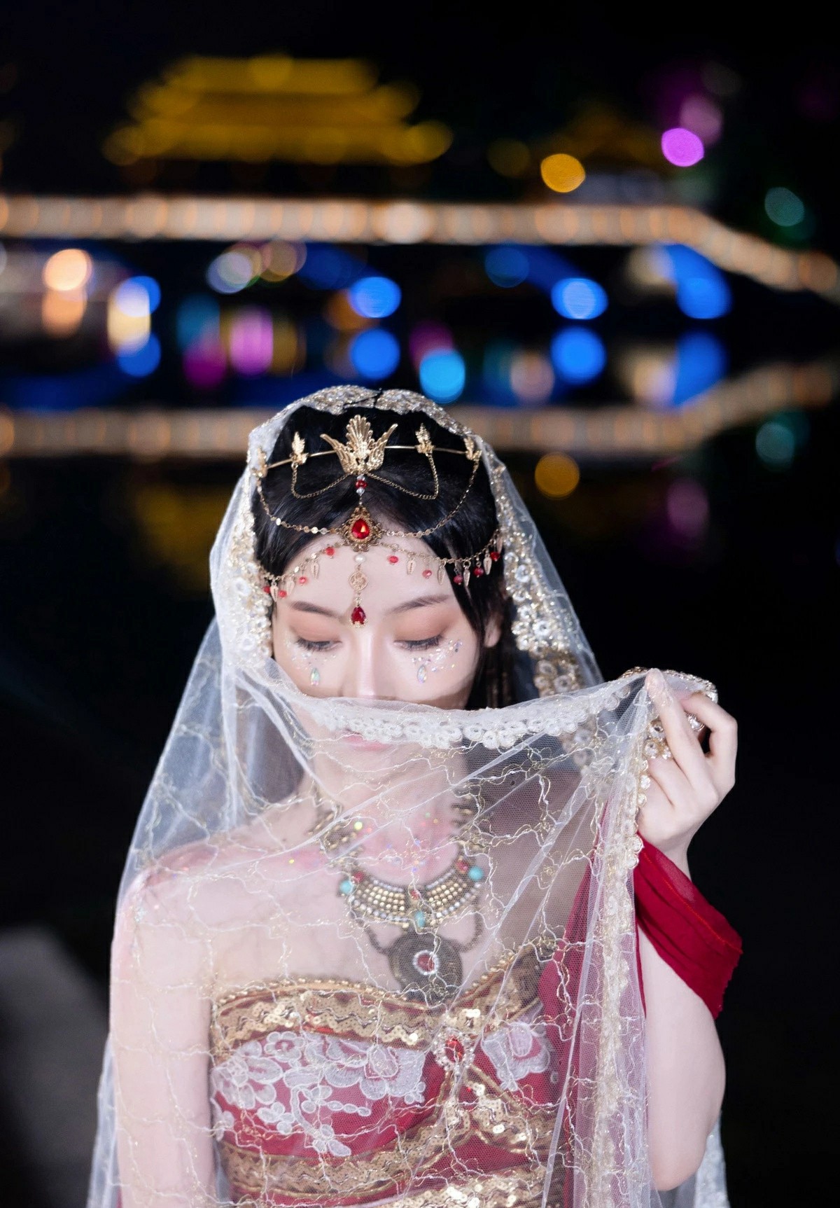 夜色霓虹间的西域公主氛围感写真大片