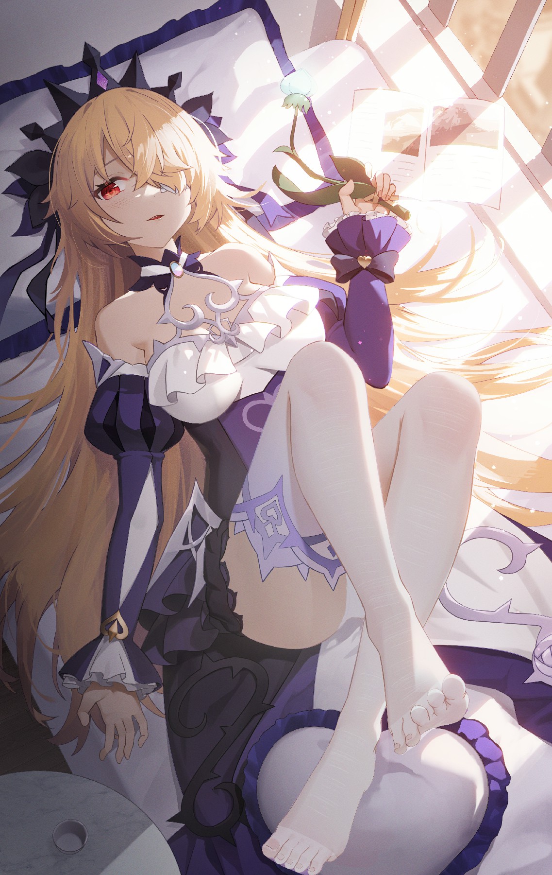 二次元金发美少女的慵懒午后氛围