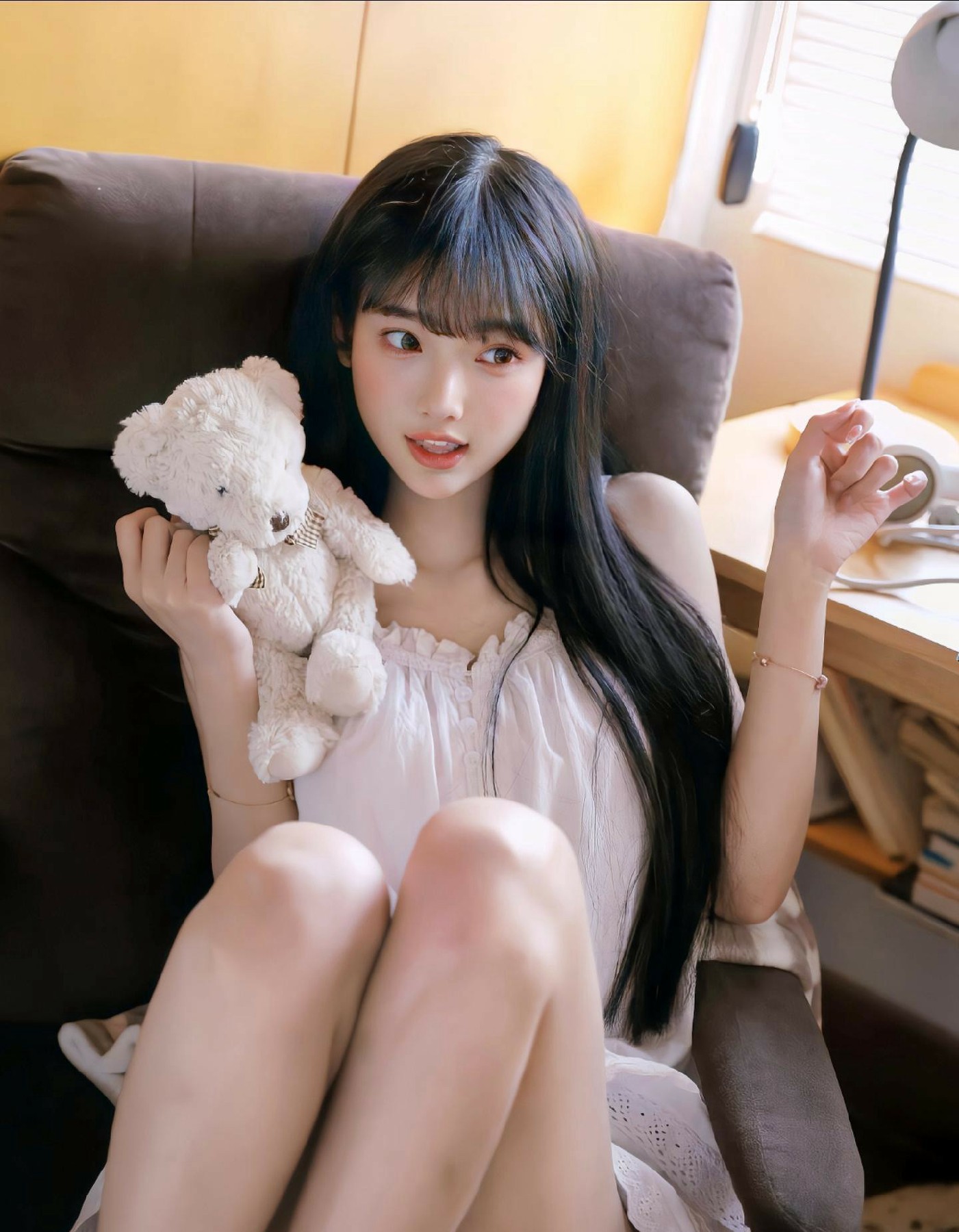 居家软萌甜妹随拍 暖调松弛感直接拉满