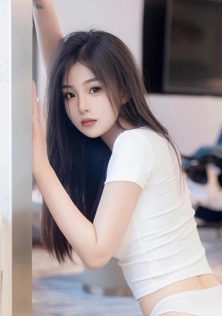 简约白衣少女的清新魅力