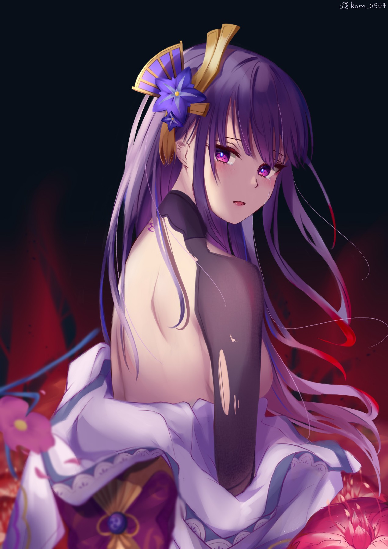 紫发花饰少女的神秘破碎美学