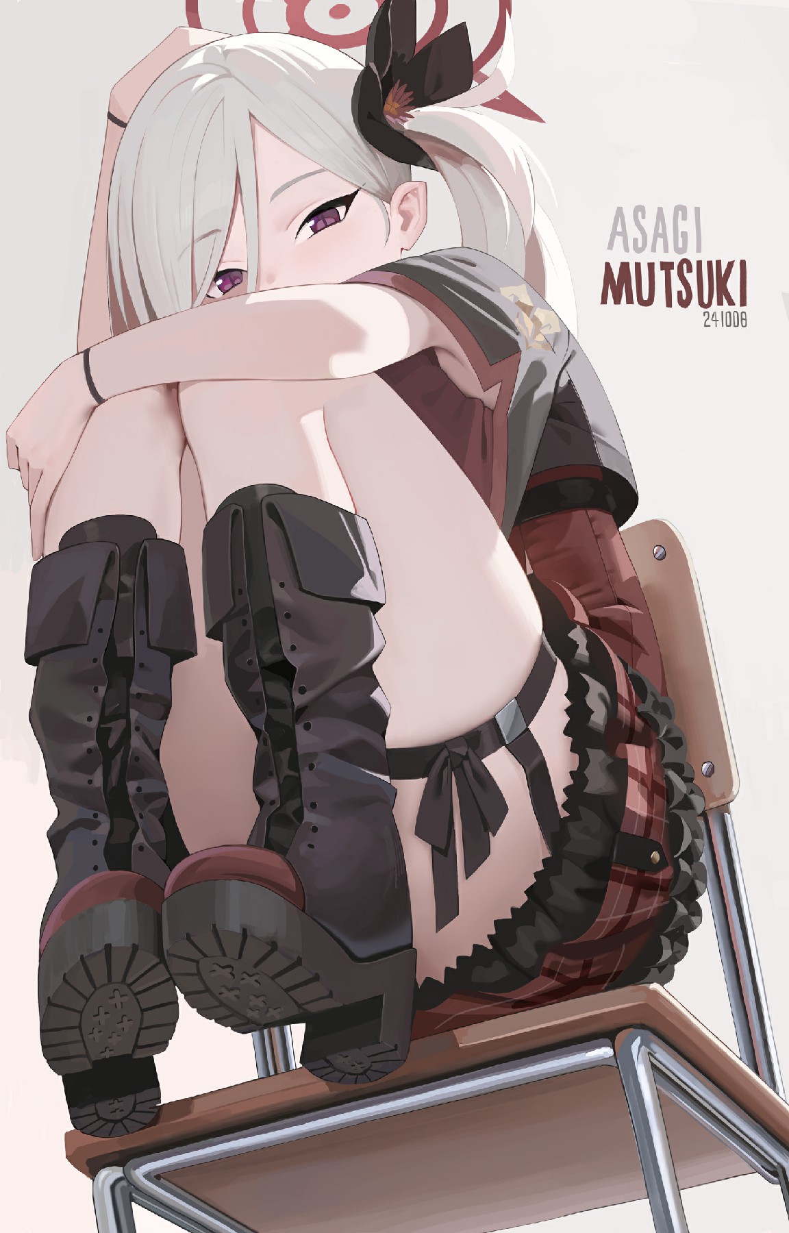 二次元银发紫眸少女的慵懒坐姿