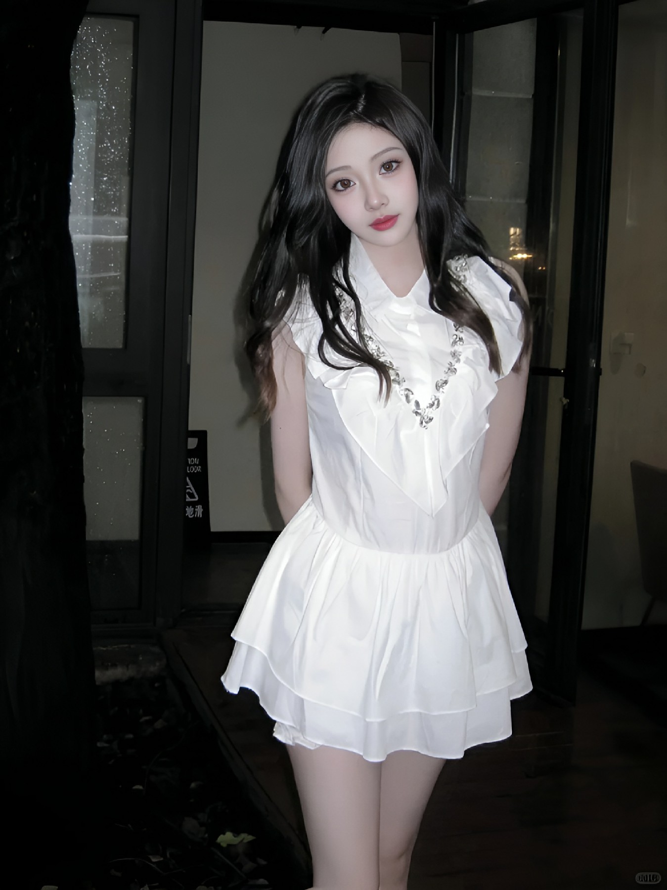 温柔系白色连衣裙 日常出街超吸睛