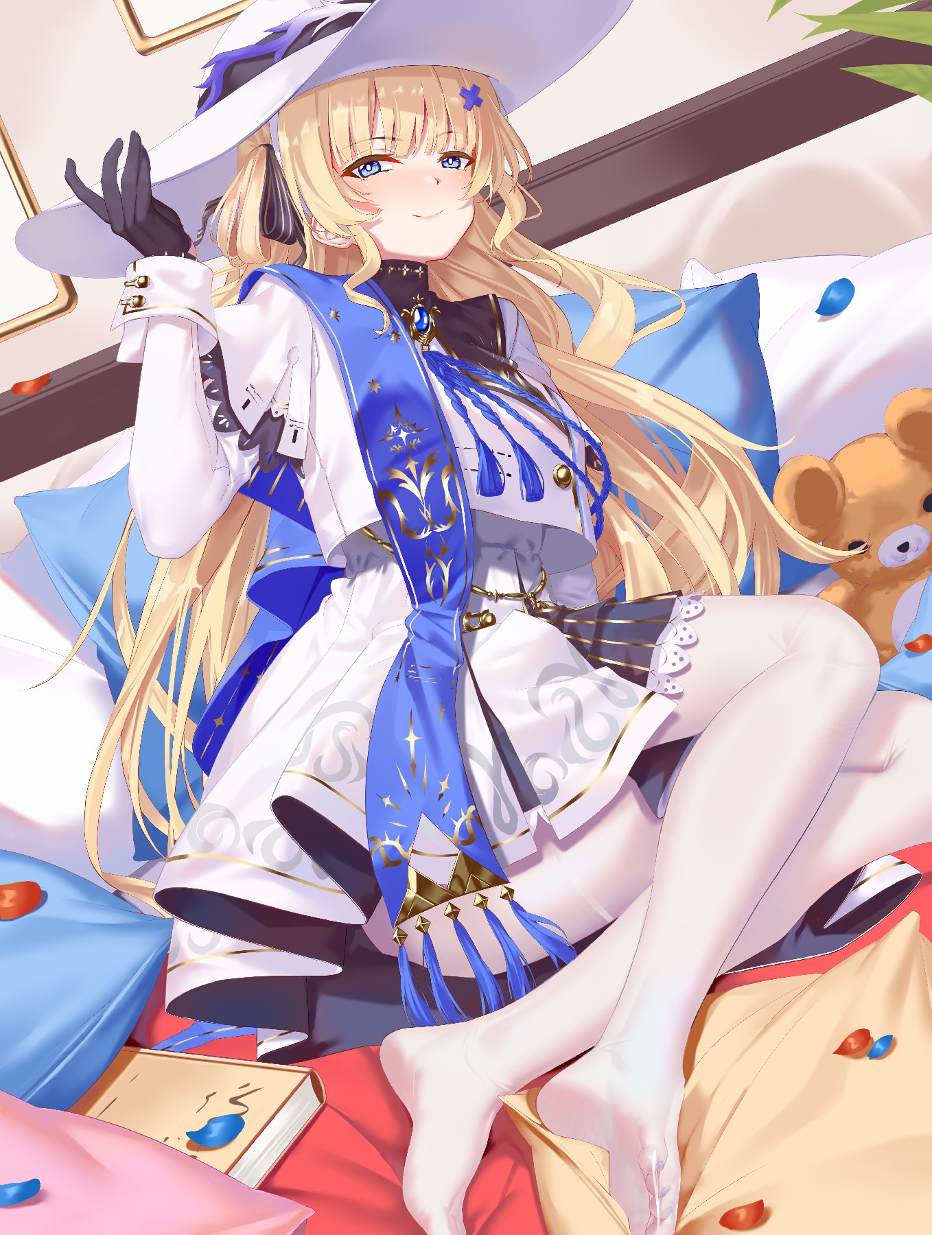 二次元金发少女的华丽卧室写真