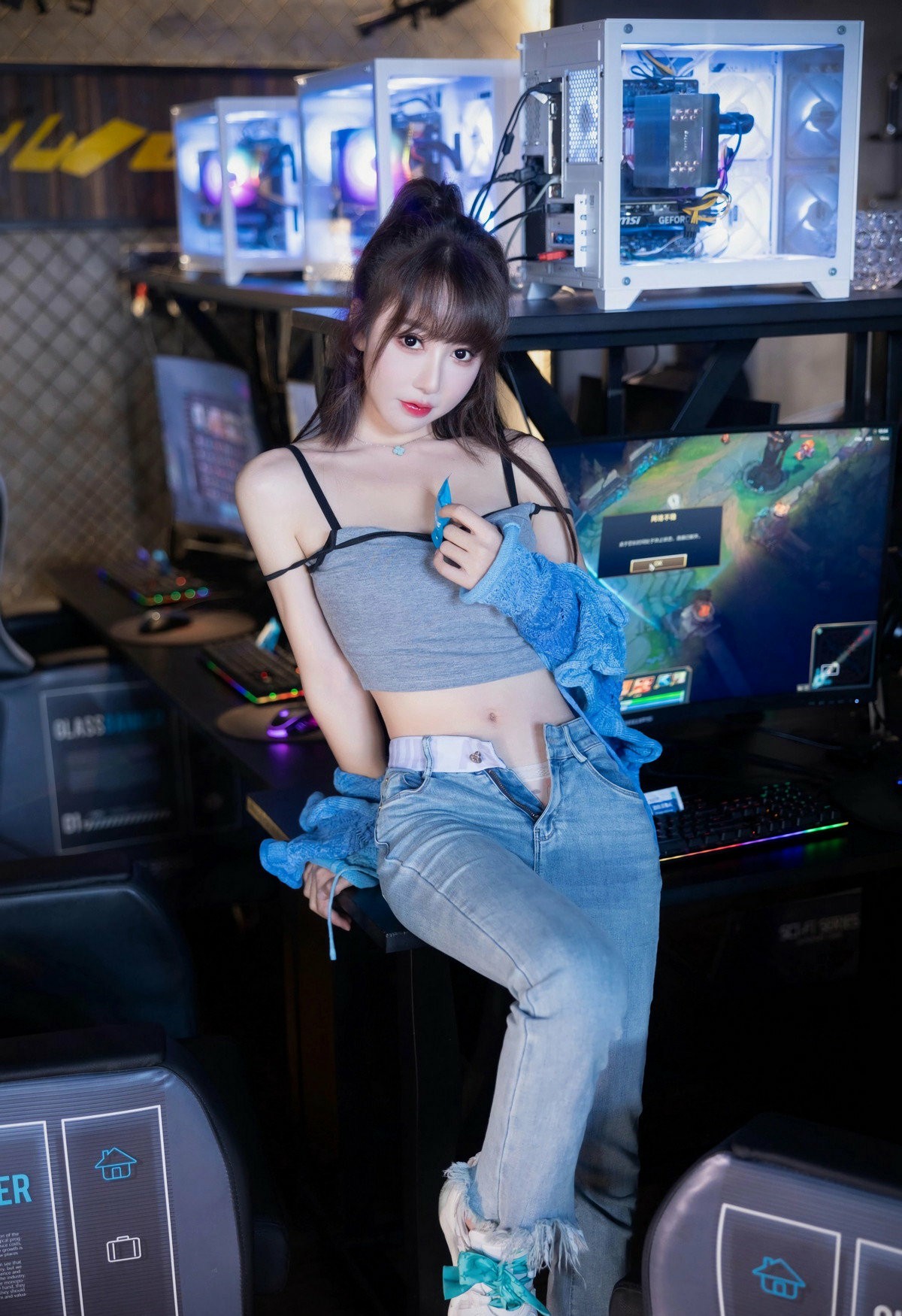 电竞房里的辣妹，氛围感穿搭绝了