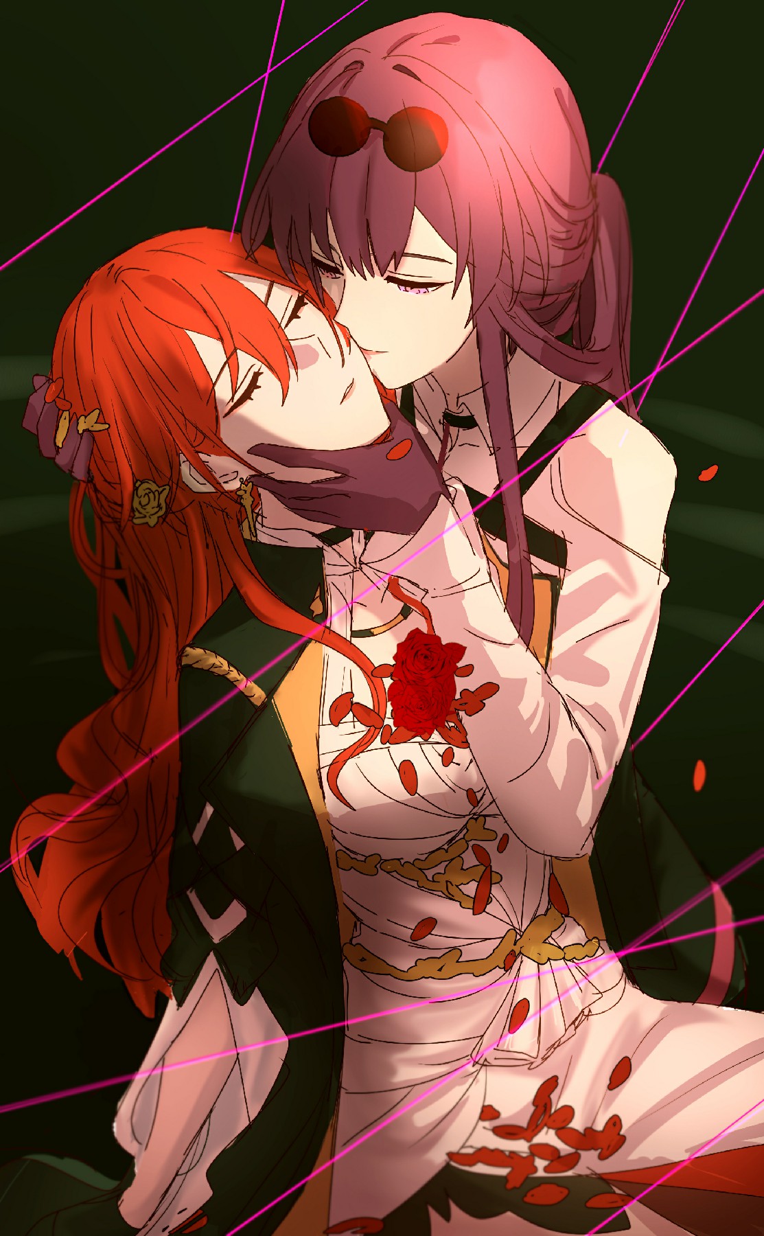 粉发少女与红发佳人的浪漫依偎