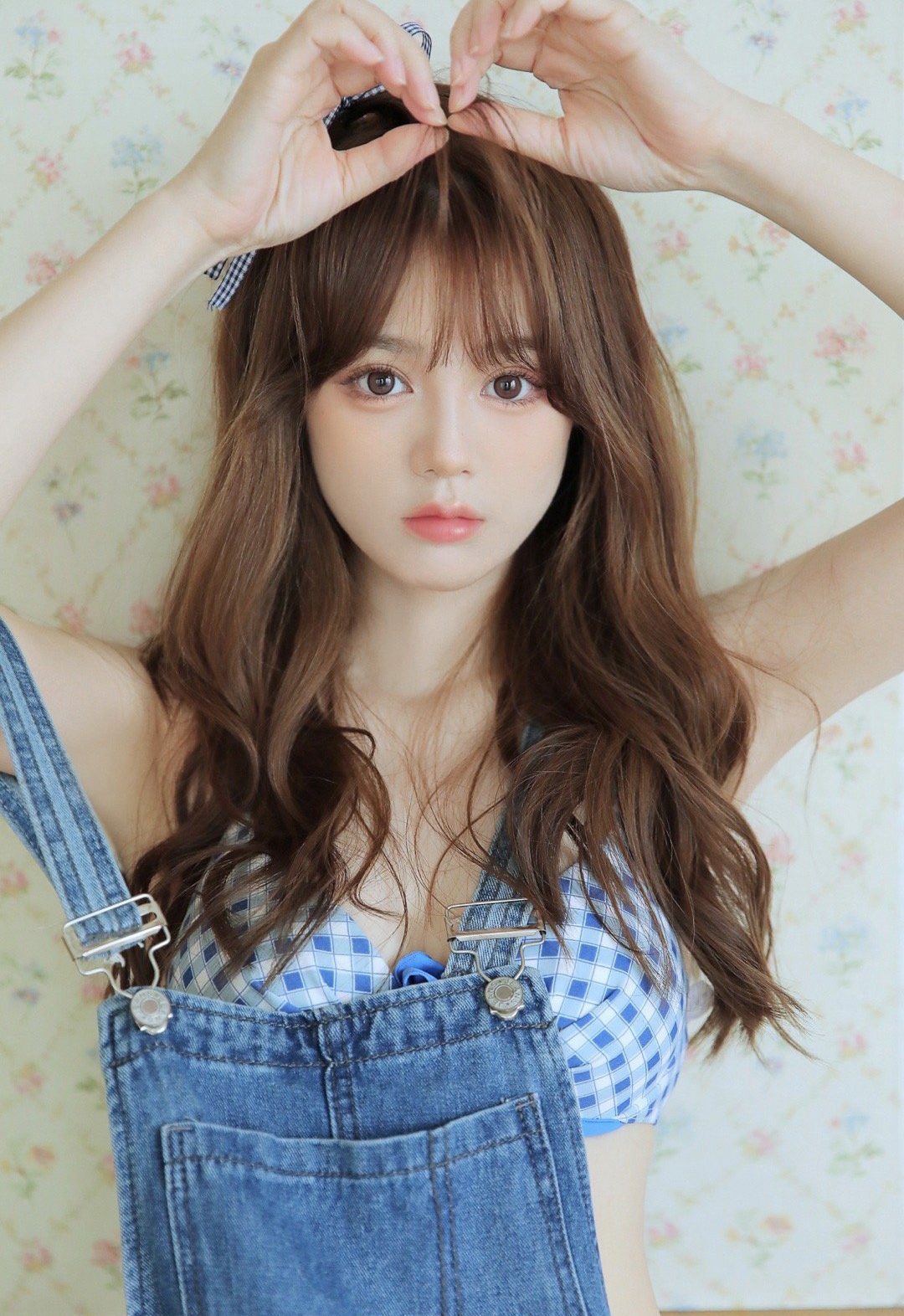 清新少女感穿搭｜背带裤+格子上衣