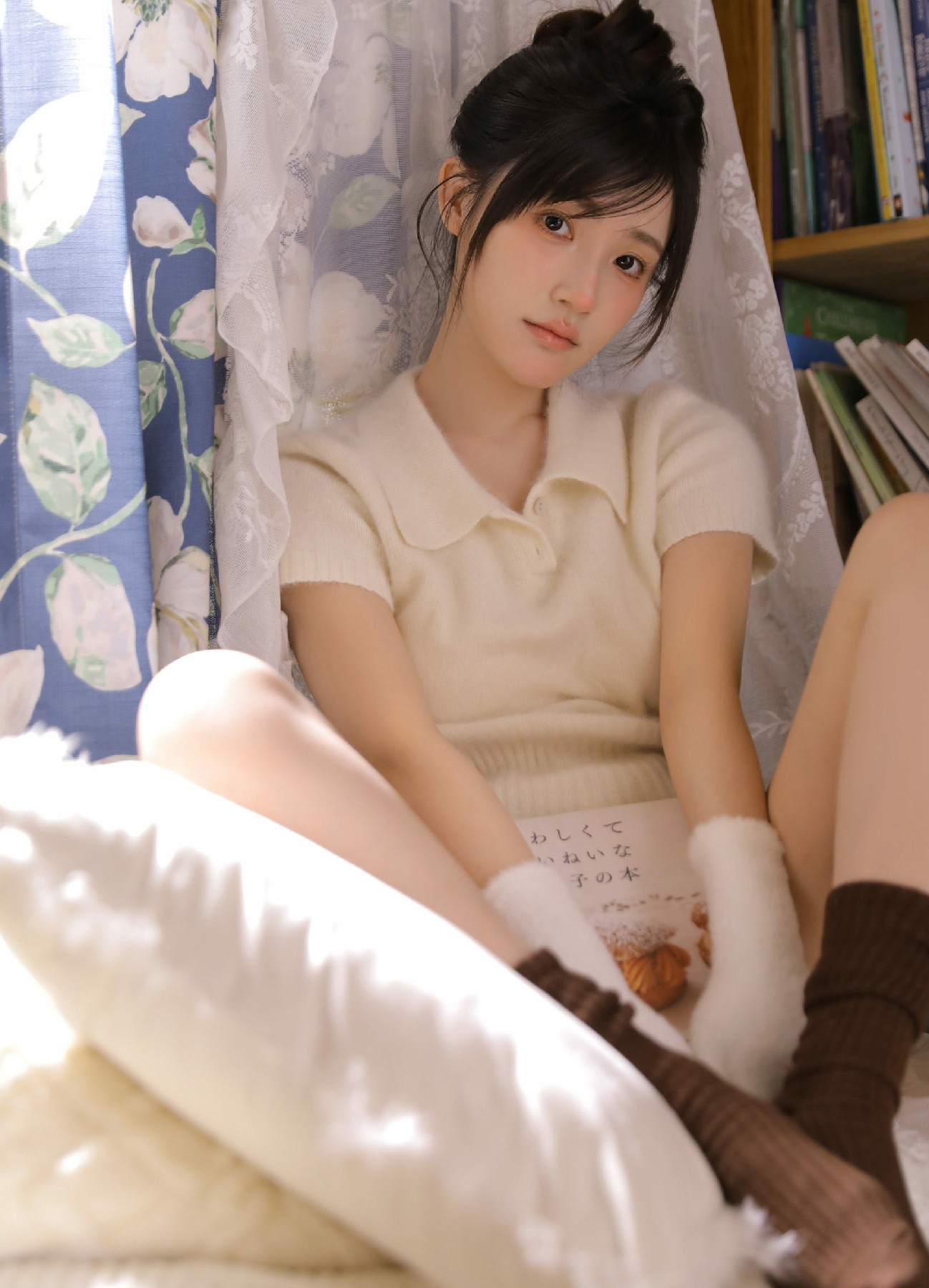 午后居家氛围感少女写真温柔又治愈