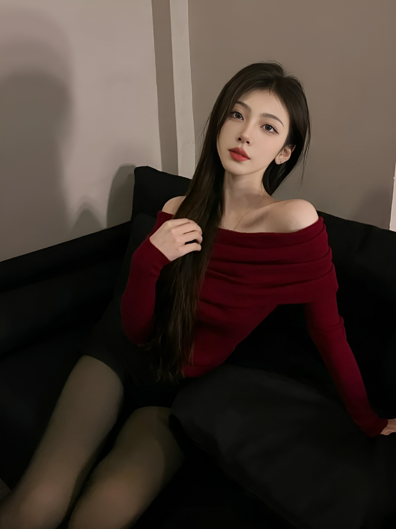 酒红露肩针织衫｜慵懒又性感的氛围感