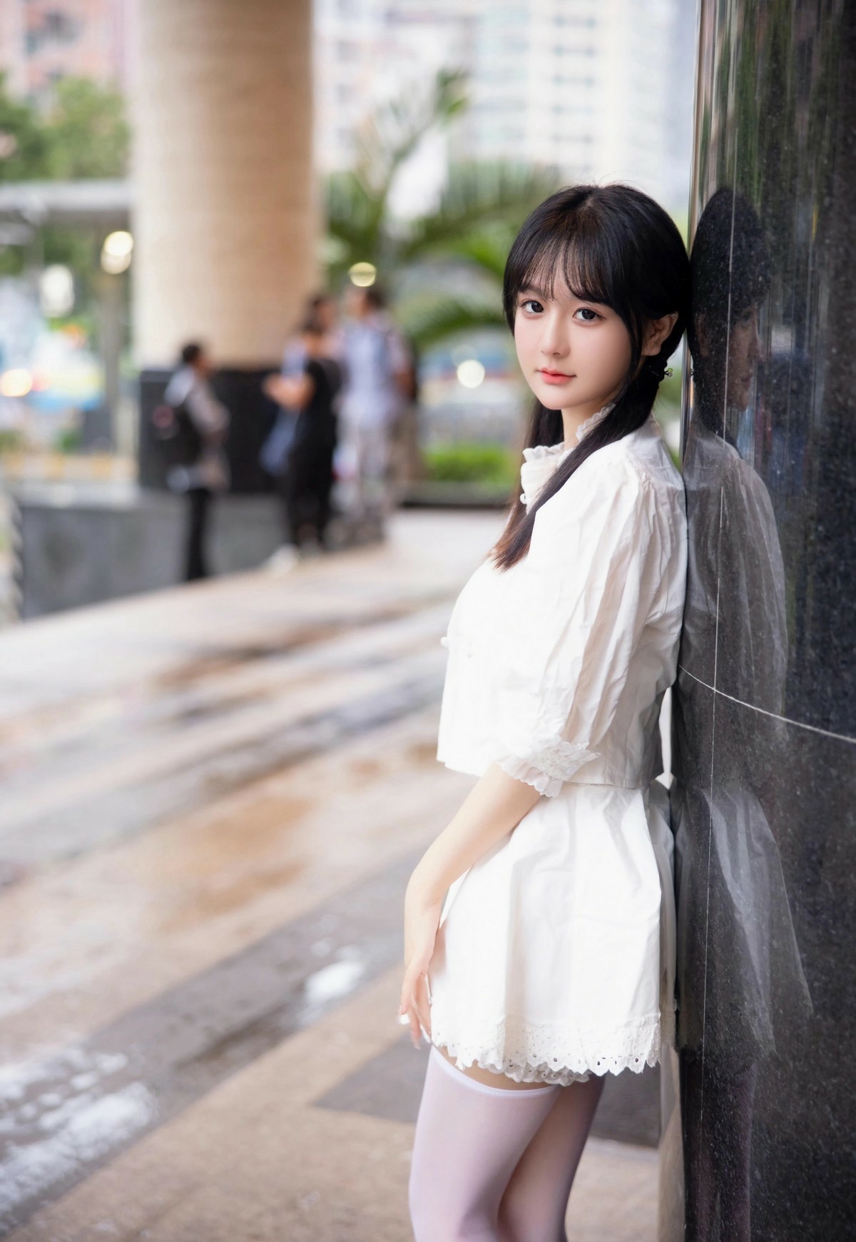 纯白系少女的都市清新感街拍