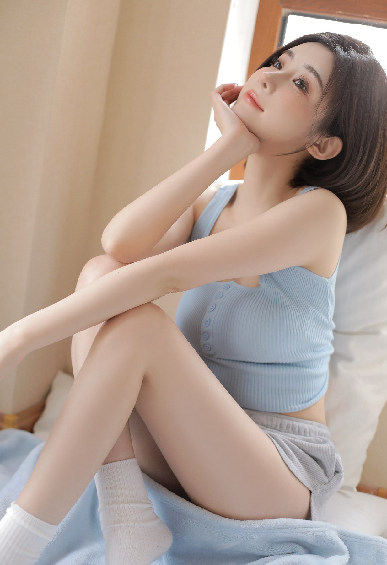 清新浅蓝居家穿搭 慵懒治愈的居家午后