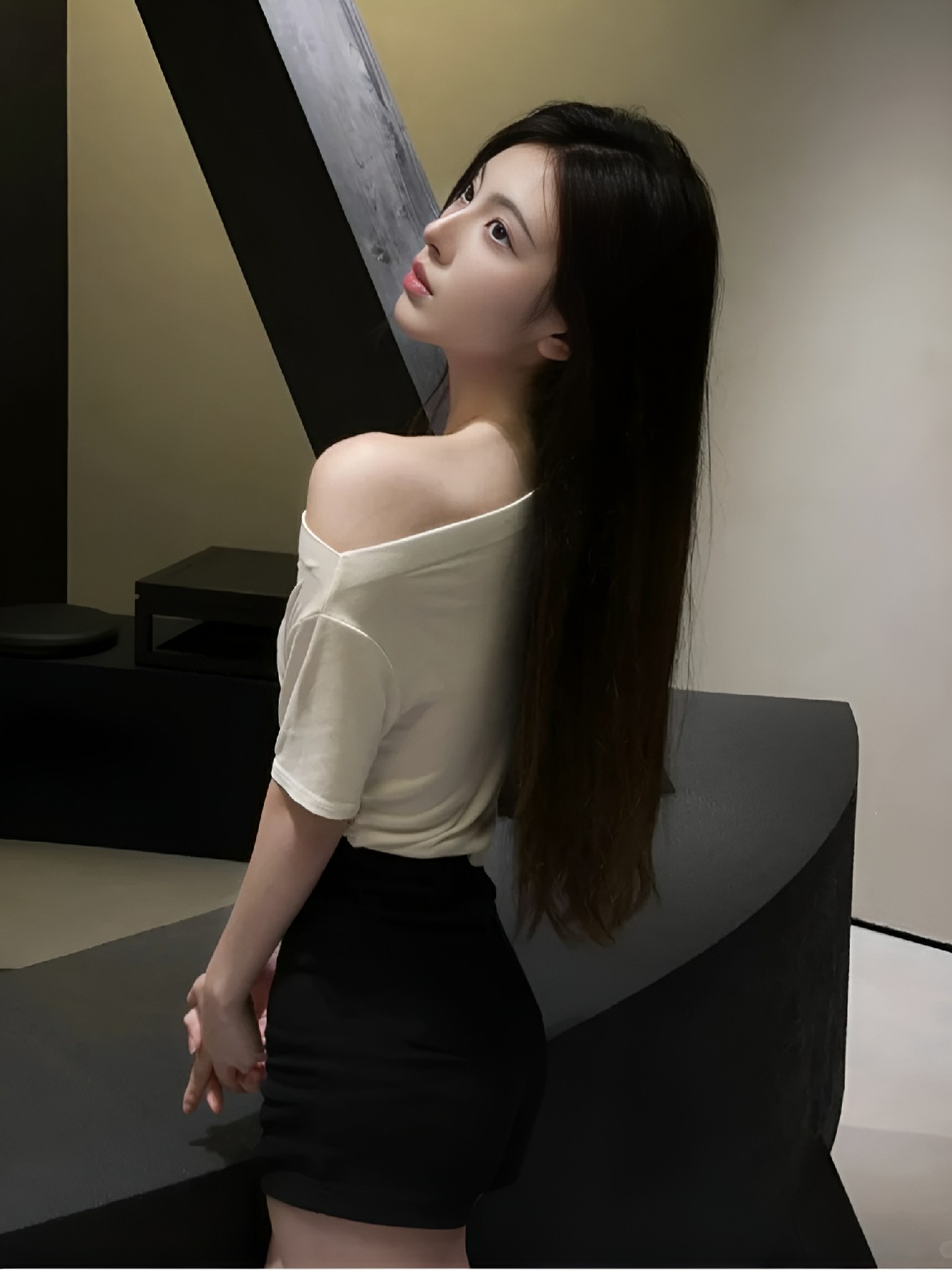 简约黑白搭 清冷感拉满的日常look