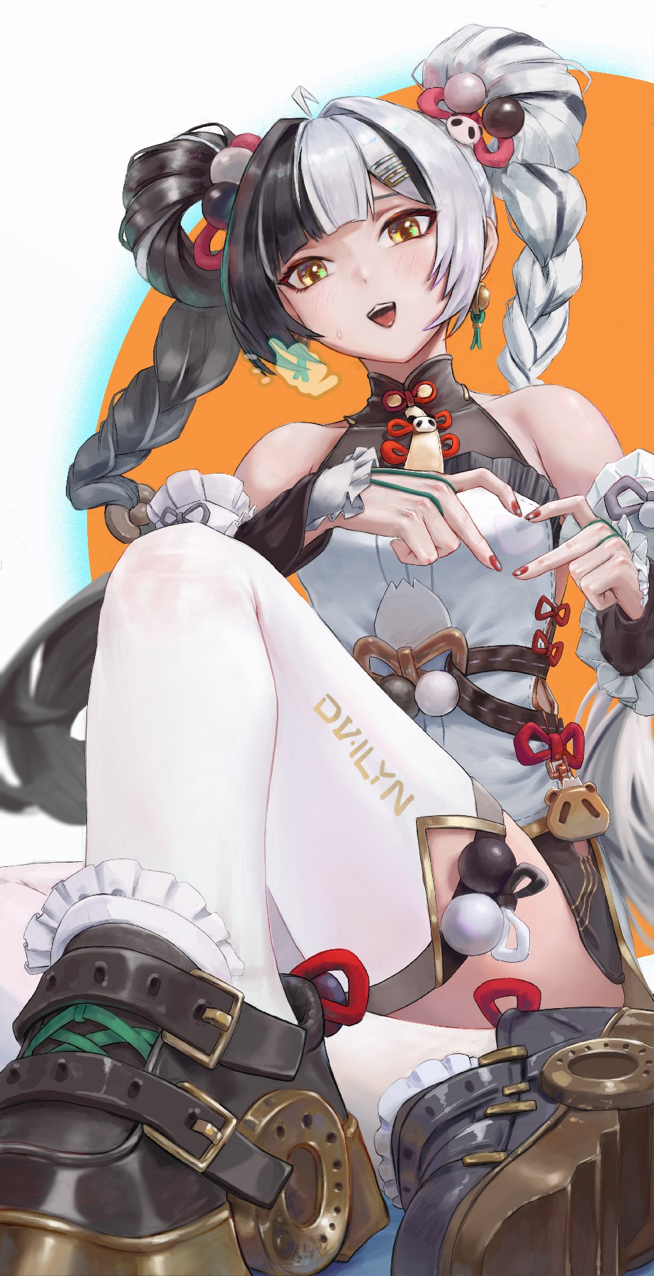 黑白双辫国风少女 元气比心尽显软萌灵动