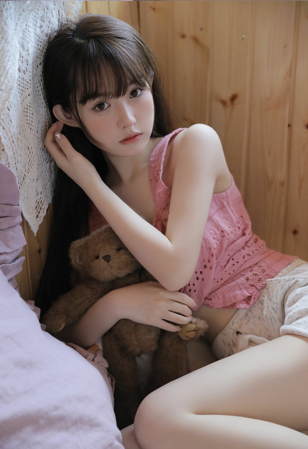 原木风小屋居家随拍 软妹的松弛休闲时刻